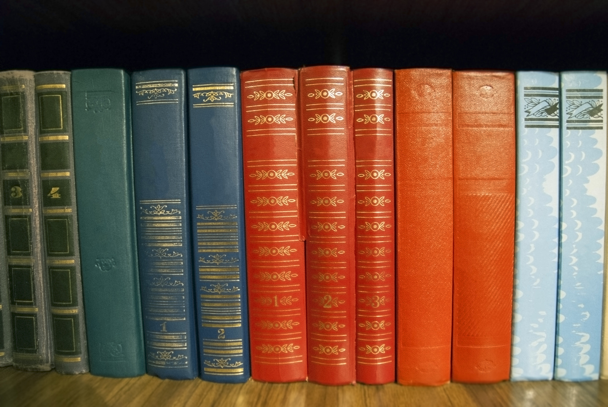 Sigma 18-50mm F2.8 EX DC Macro sample photo. Red, blue and green old books in liabrary photography