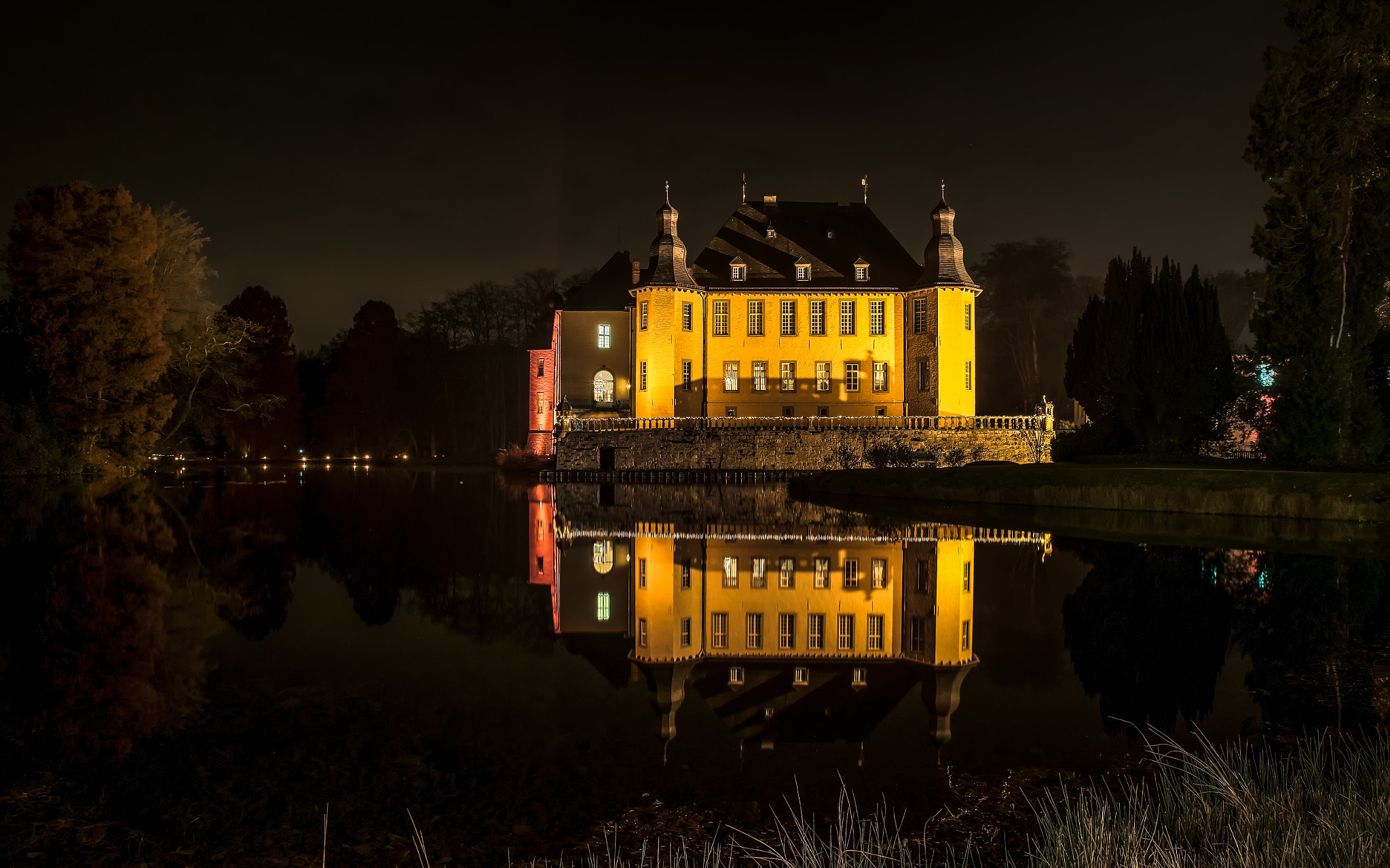 Sony a7 II + Tamron SP 24-70mm F2.8 Di VC USD sample photo. Schloss dyck with christmas lighting photography