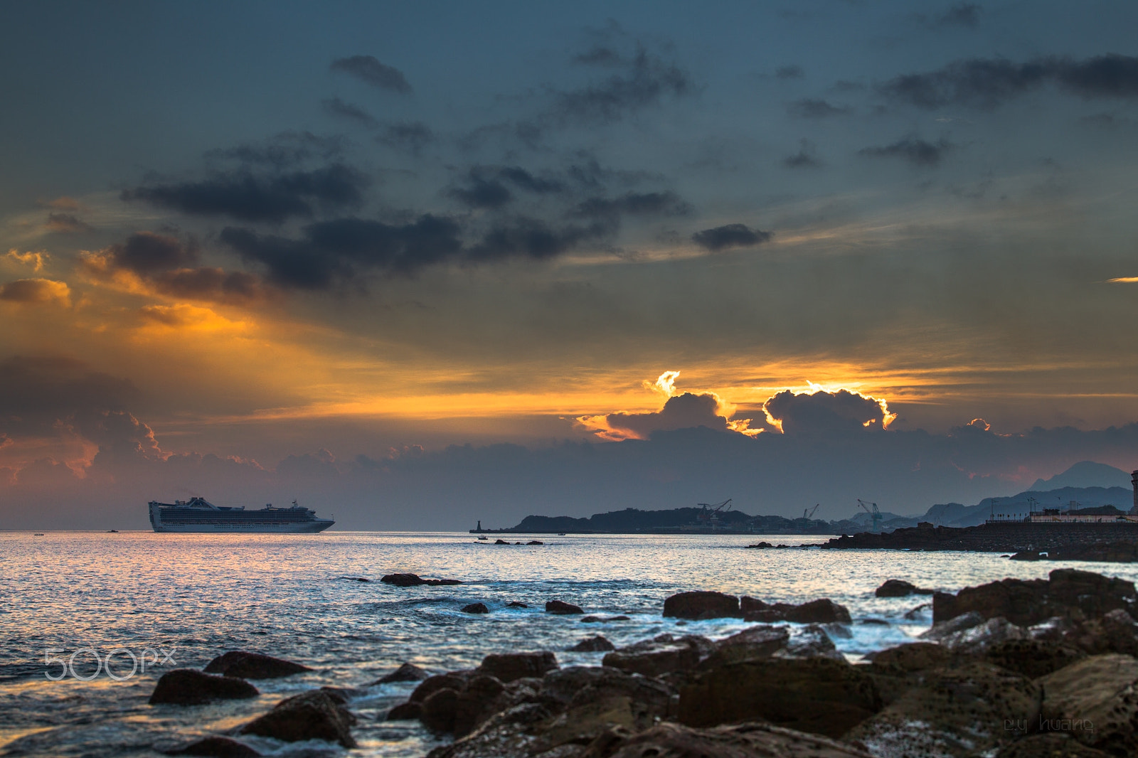 Canon EOS-1D Mark IV sample photo. Entering port photography