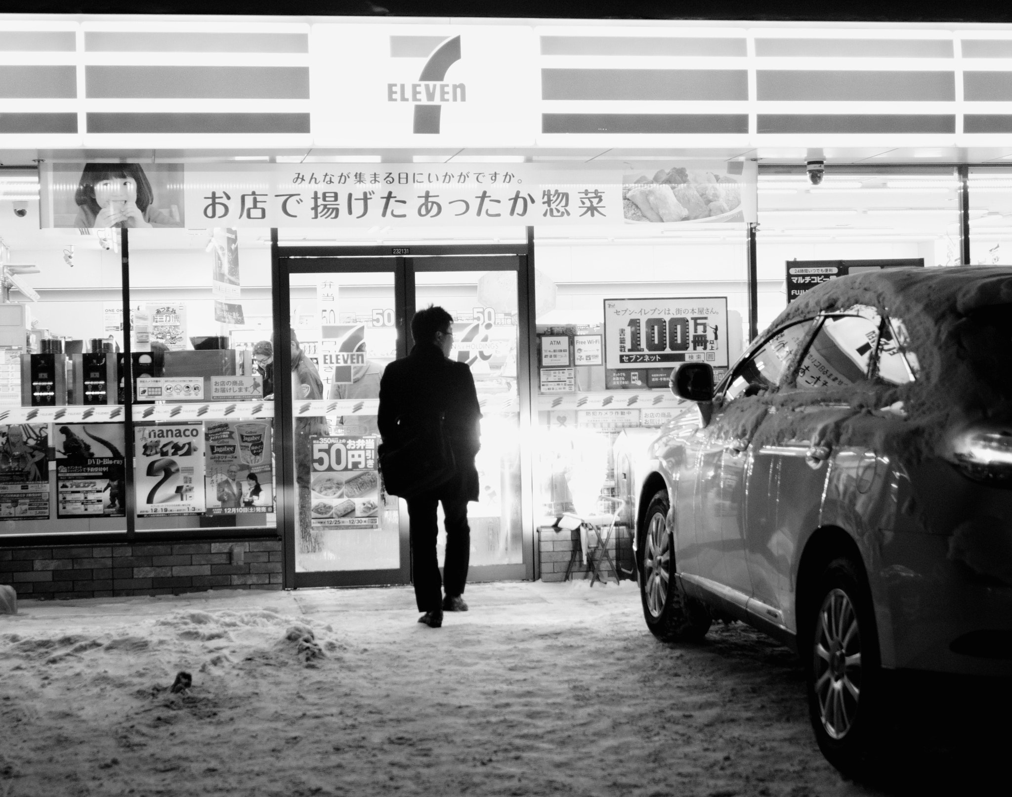 Sony a6000 sample photo. Year-end convenience store photography