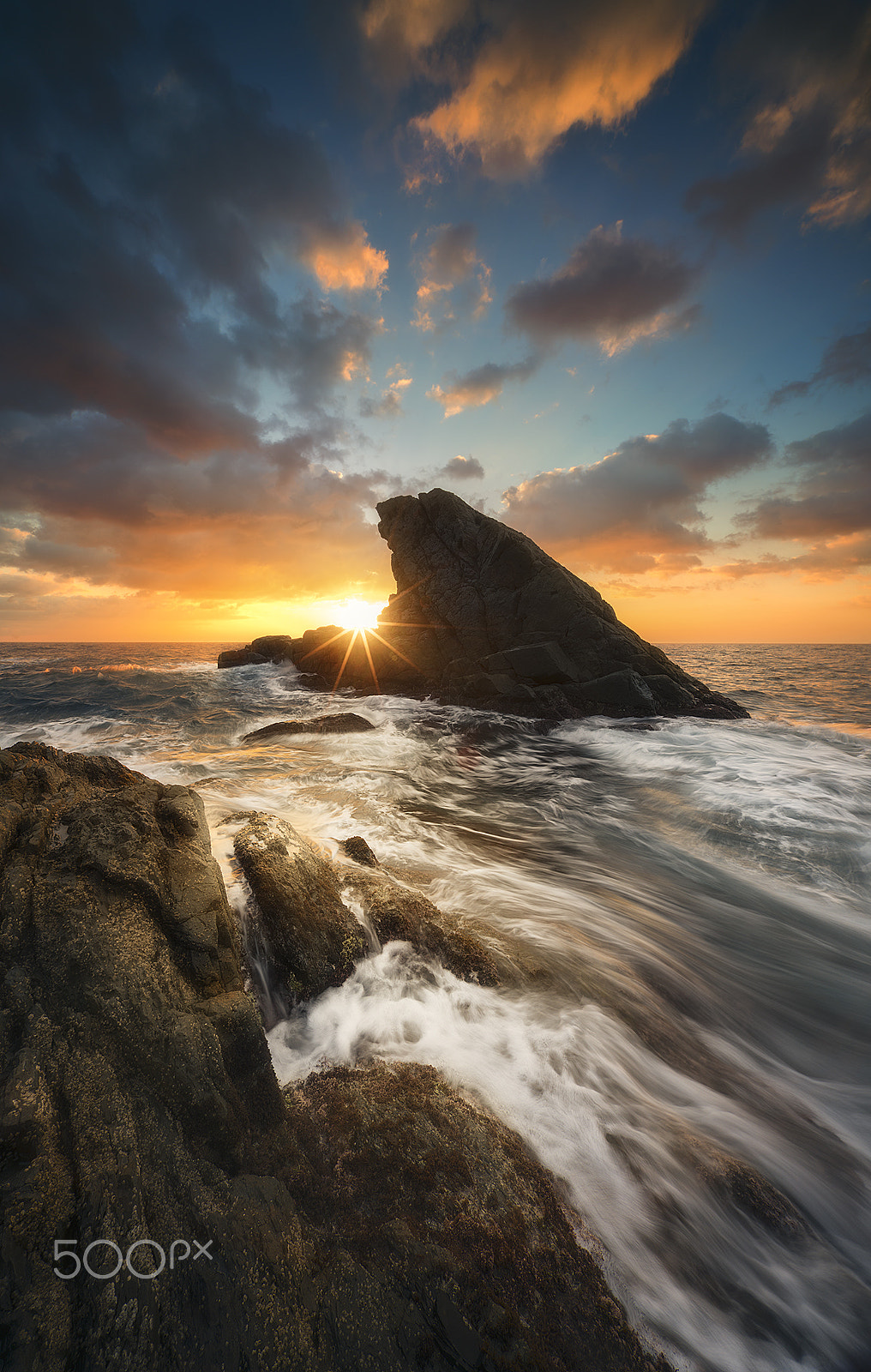 Voigtlander HELIAR-HYPER WIDE 10mm F5.6 sample photo. Liguria winter sunset photography