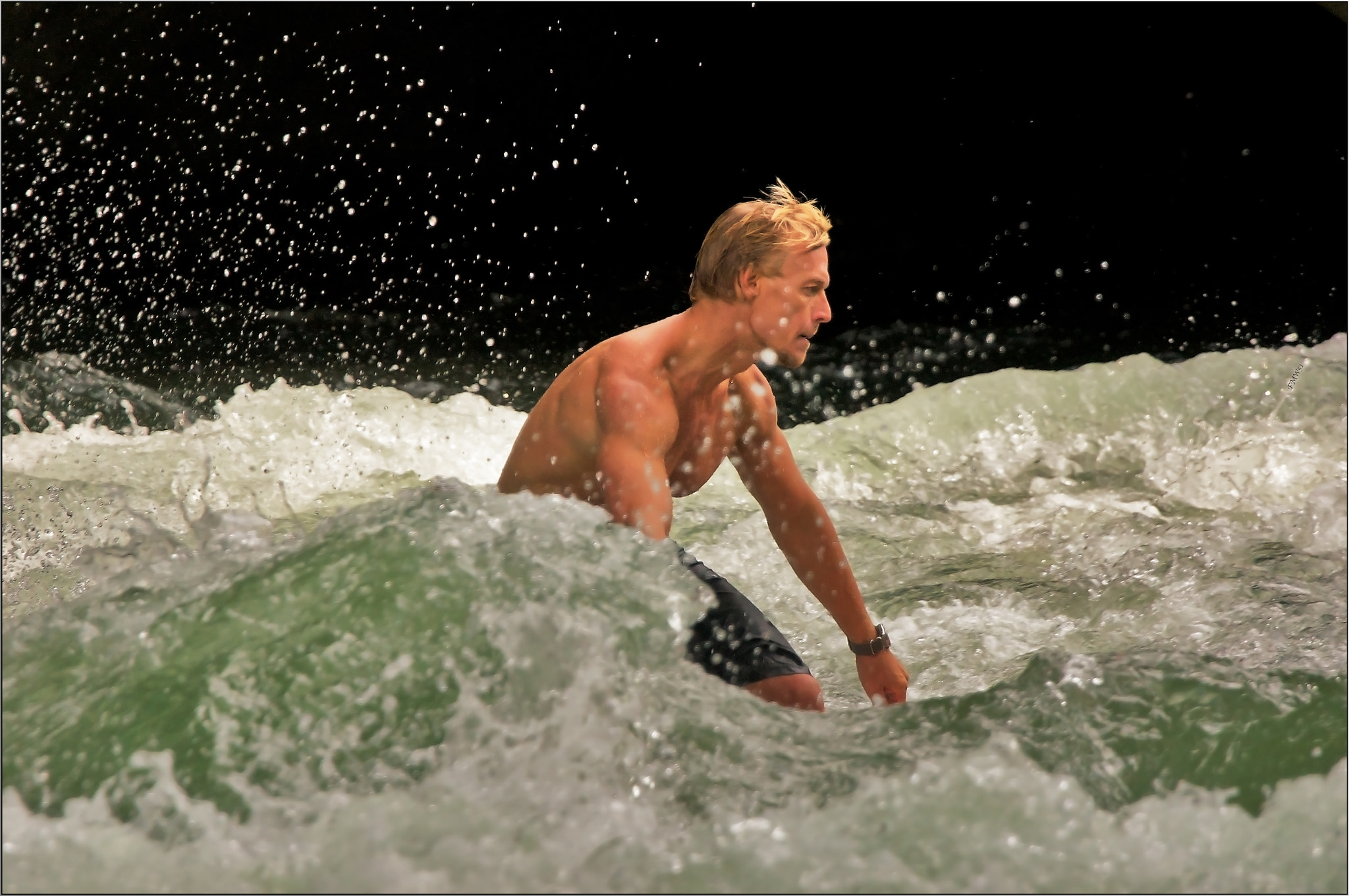 Sony 70-400mm F4-5.6 G SSM sample photo. Behind the wave photography
