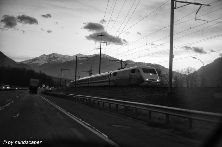 Summicron-M 50mm f/2 (IV, V) sample photo. Evening traffic photography