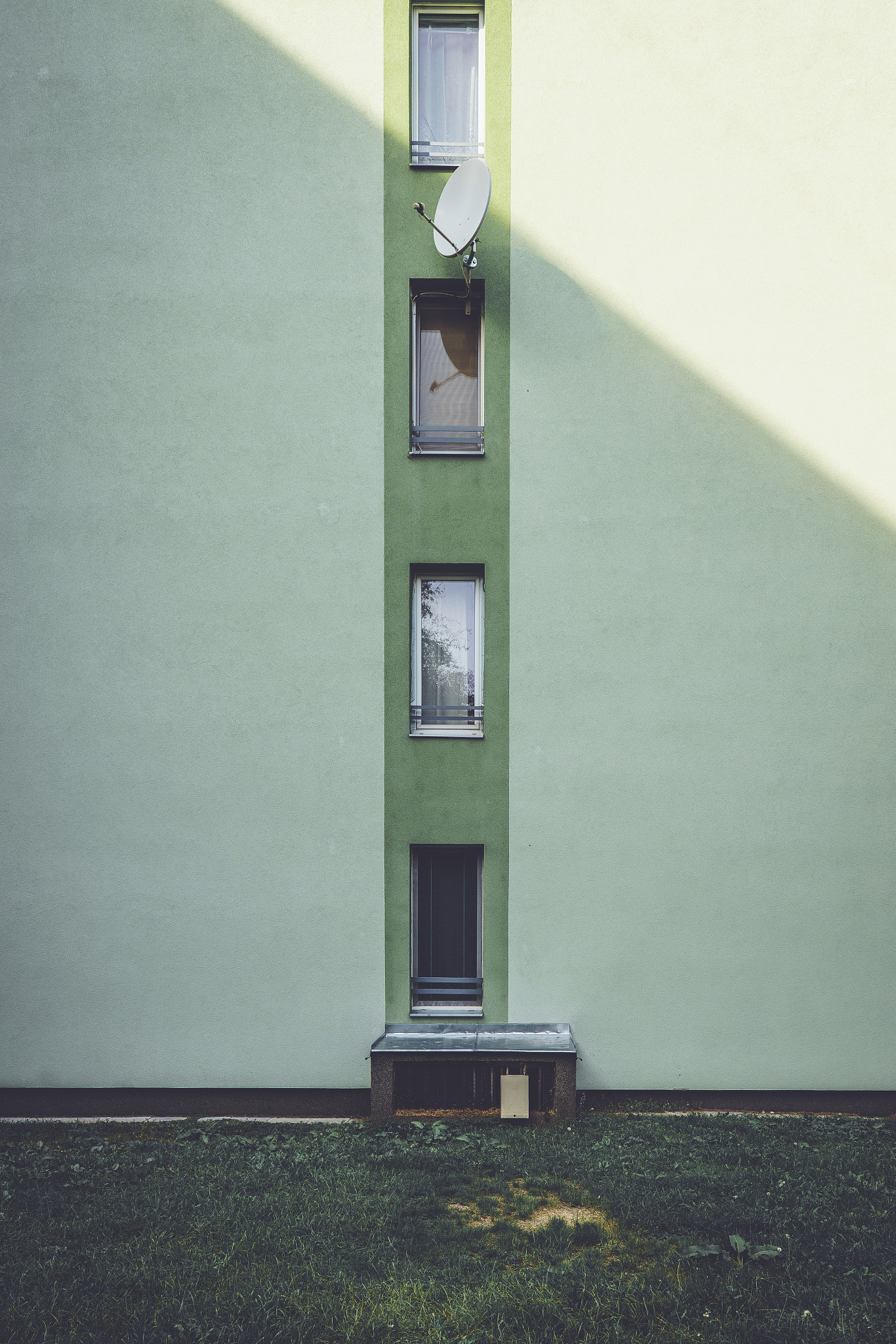 Sony a7 + ZEISS Batis 25mm F2 sample photo. Prefab peace photography