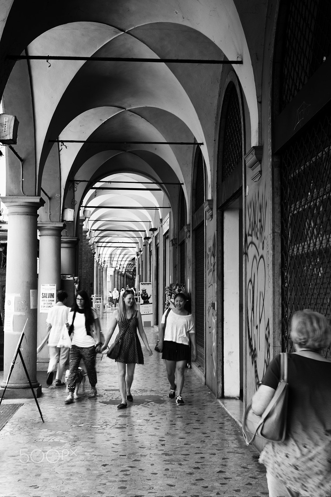 Leica M9 + Summilux-M 50mm f/1.4 (II) sample photo. Bologna streets photography