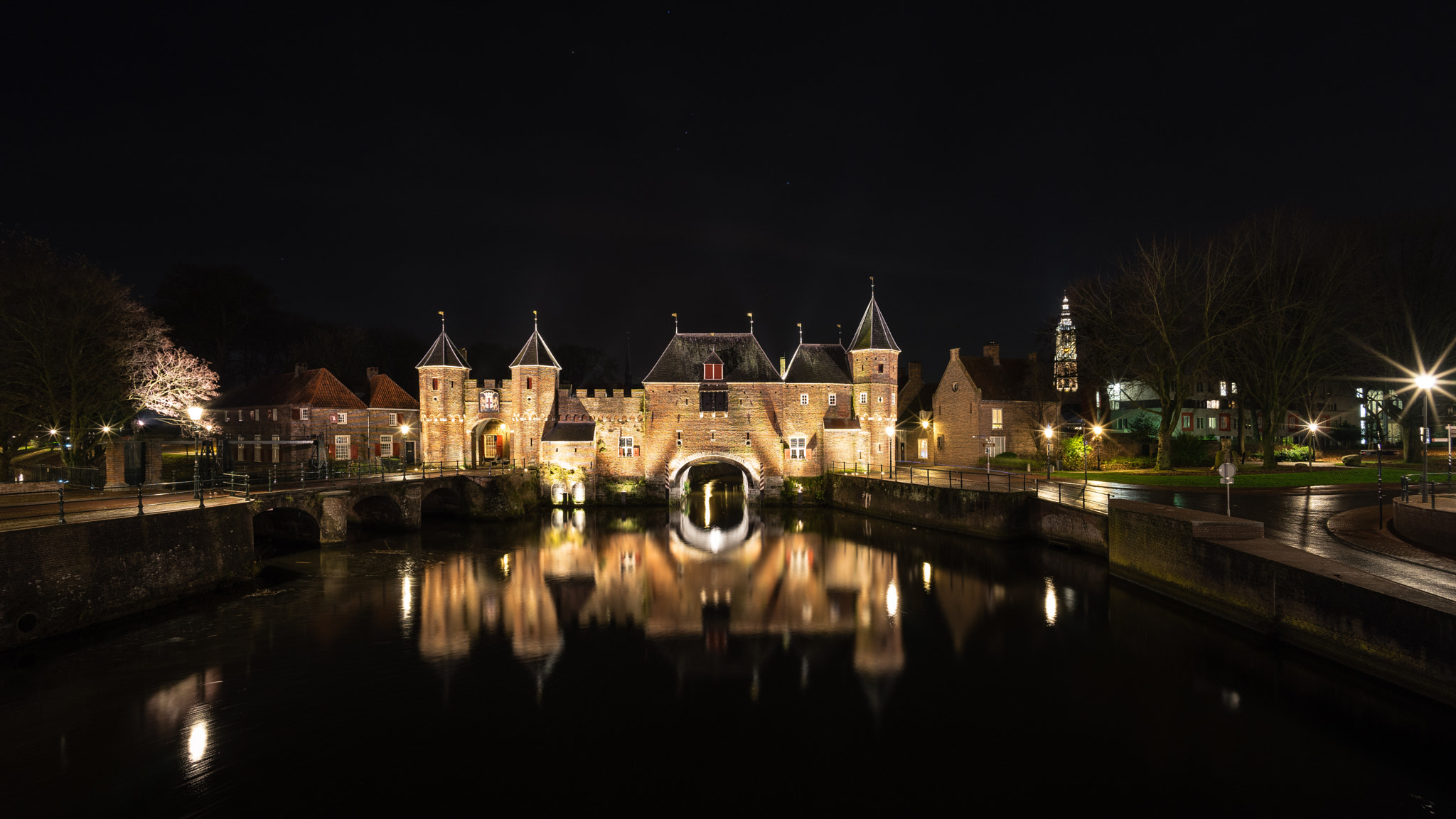 Sony a7 II + Voigtlander SUPER WIDE-HELIAR 15mm F4.5 III sample photo. "koppelpoort" (amersfoort, nl) photography