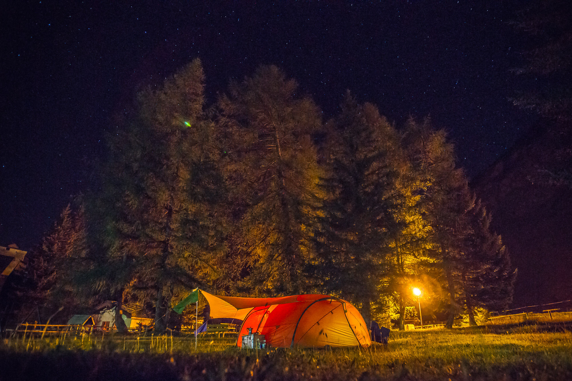 Sony Alpha DSLR-A850 + Minolta AF 17-35mm F2.8-4 (D) sample photo. Bivouac le canada champagny le haut photography