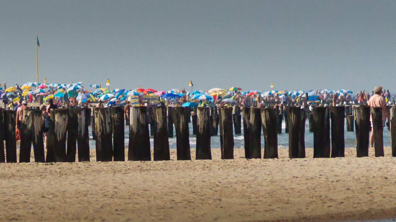 Minolta AF 80-200mm F2.8 HS-APO G sample photo. Domburg beach photography
