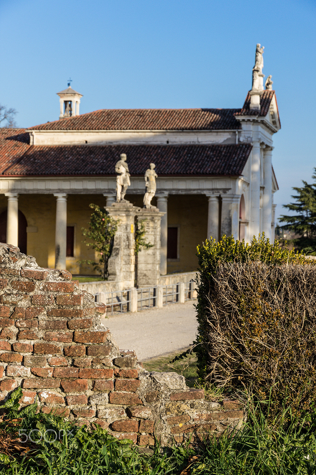 Canon EOS 1200D (EOS Rebel T5 / EOS Kiss X70 / EOS Hi) sample photo. Foreshorting of villa angarano photography