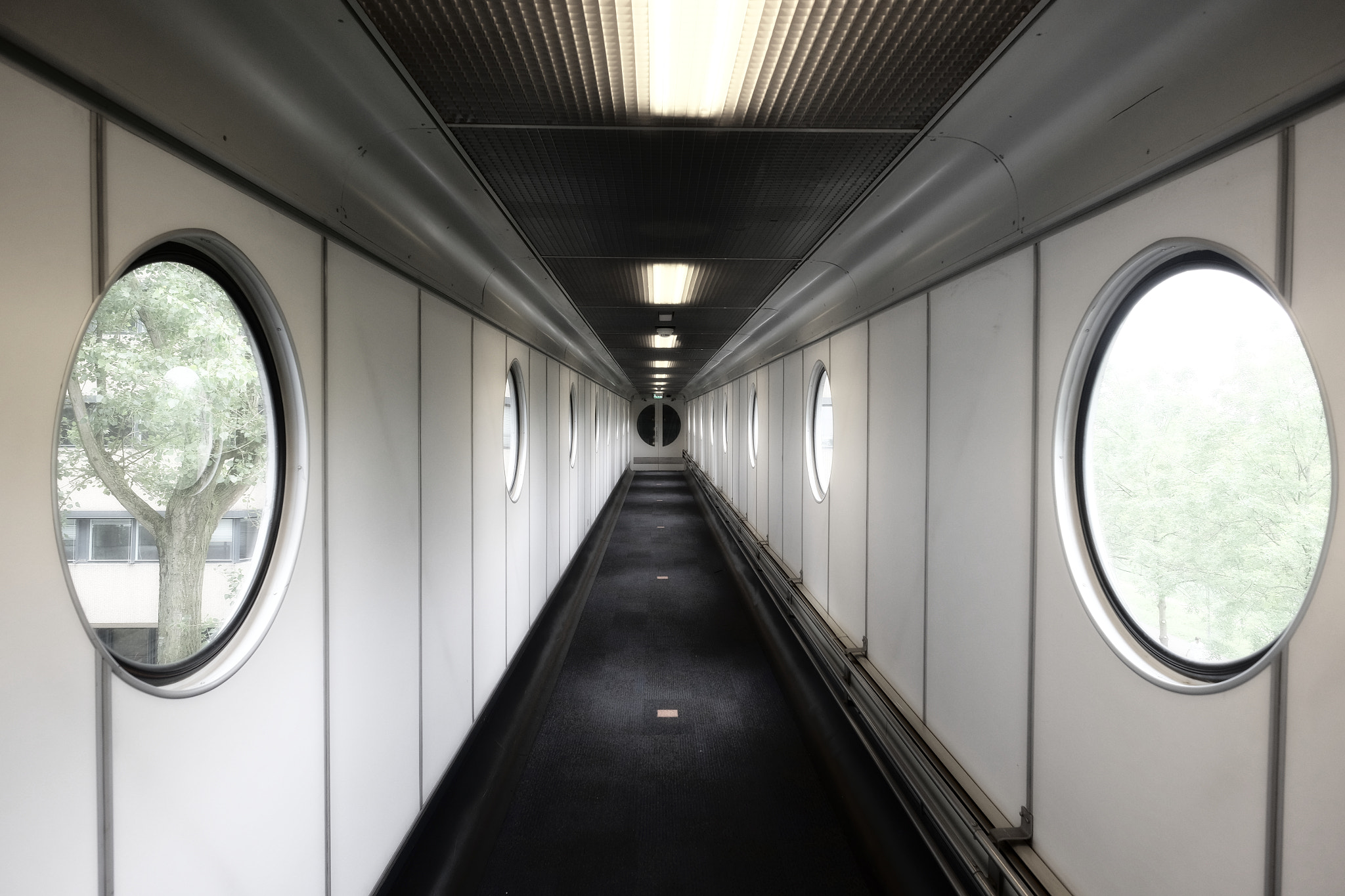 Fujifilm X-E2 + Fujifilm XF 14mm F2.8 R sample photo. Einde van een tijdperk. de luchtbrug tussen de c e ... photography