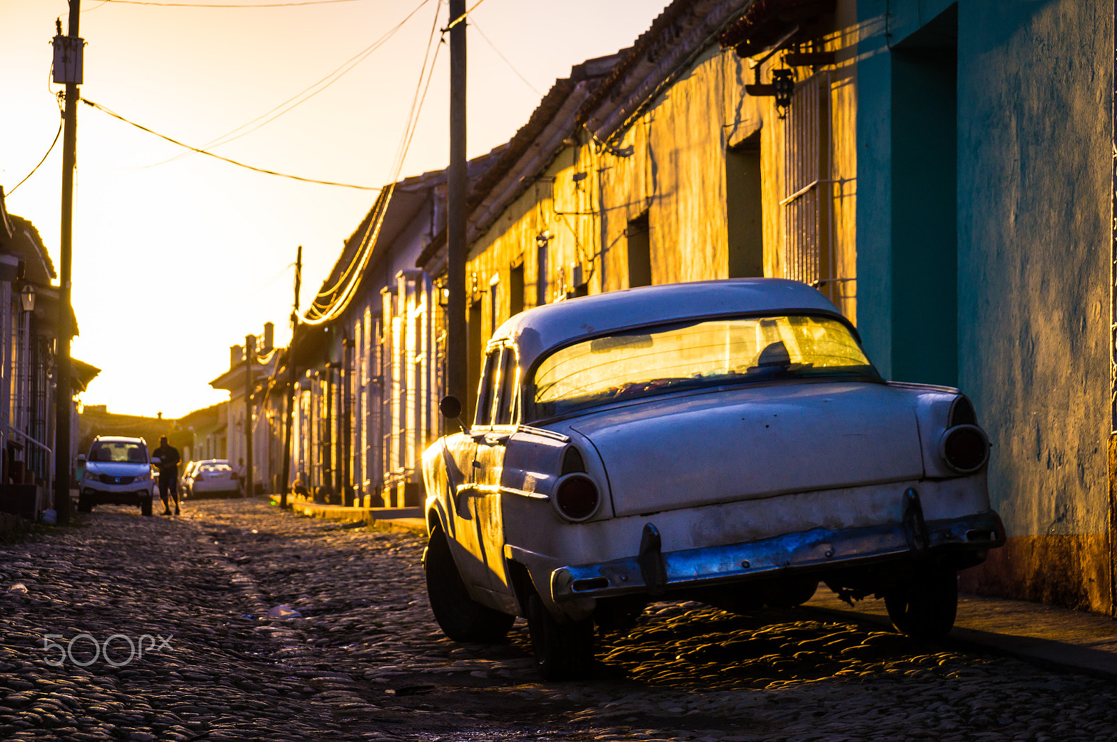 Sony SLT-A37 sample photo. Trinidad, cuba: street with oldtimer at sunset photography