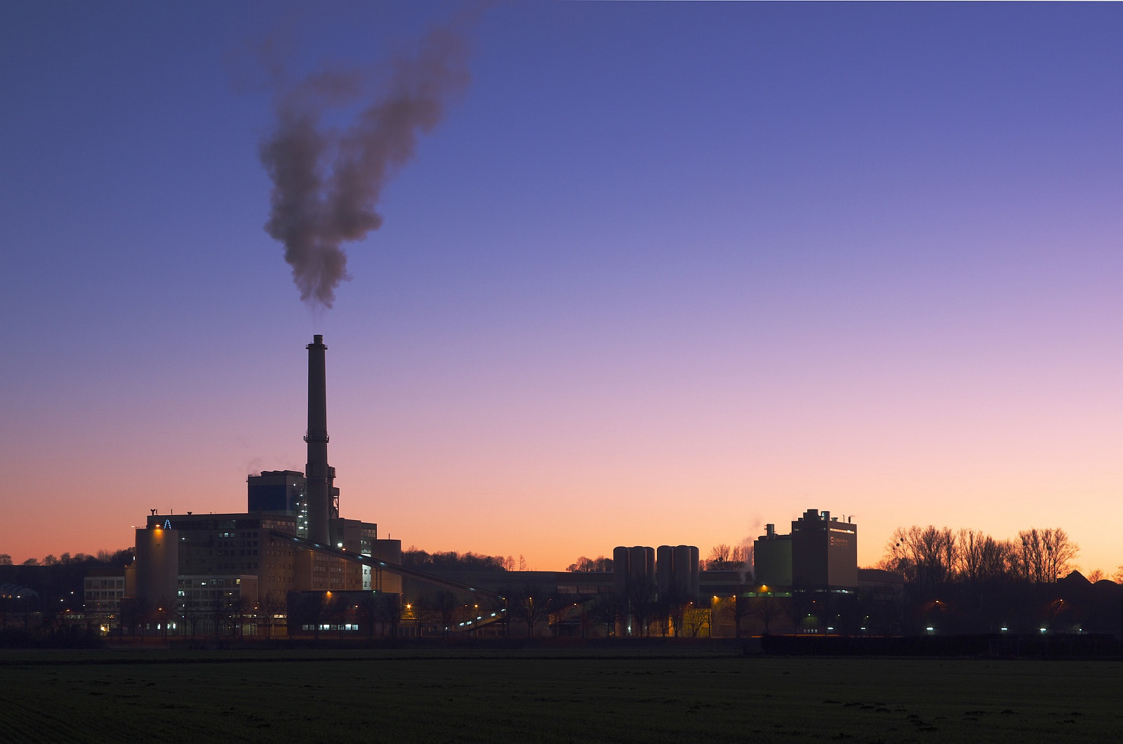 Pentax K-30 + smc PENTAX-FA 28-105mm F3.2-4.5 AL[IF] sample photo. Power plant. purple sky photography