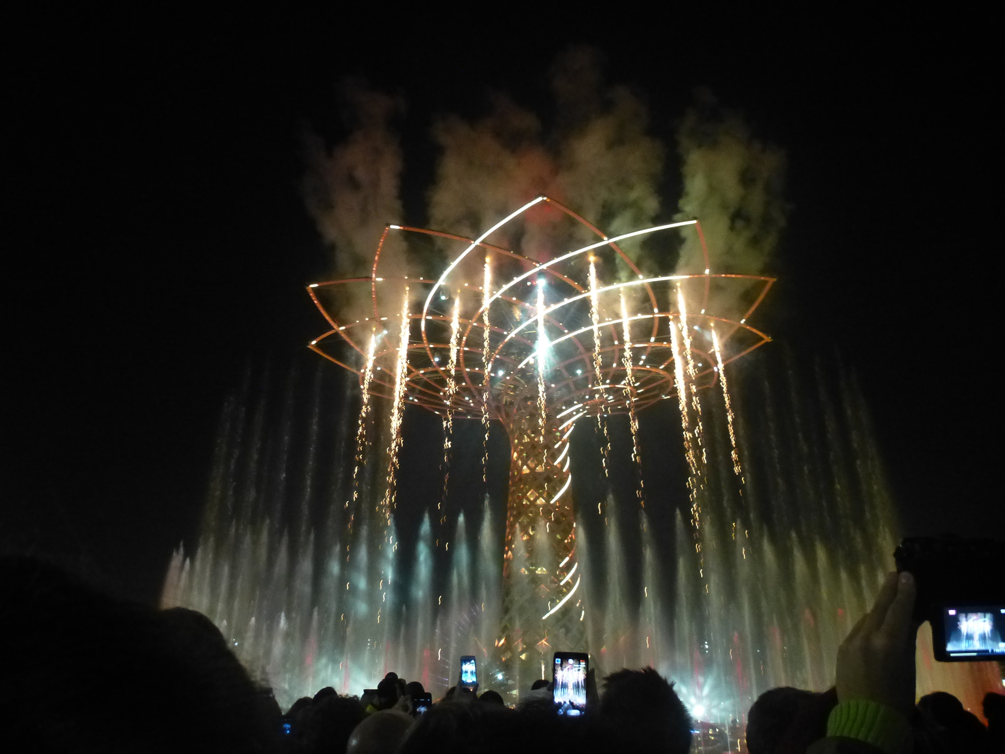 Panasonic Lumix DMC-ZS15 (Lumix DMC-TZ25) sample photo. Expo2015 photography