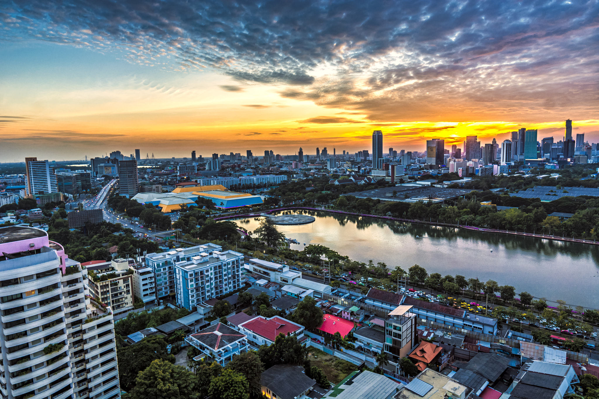 Samyang 14mm F2.8 ED AS IF UMC sample photo. Bangkok cityscape photography