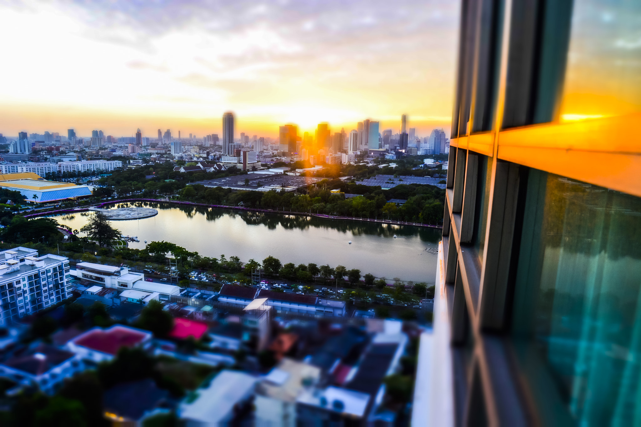 Samyang 14mm F2.8 ED AS IF UMC sample photo. Bangkok cityscape photography