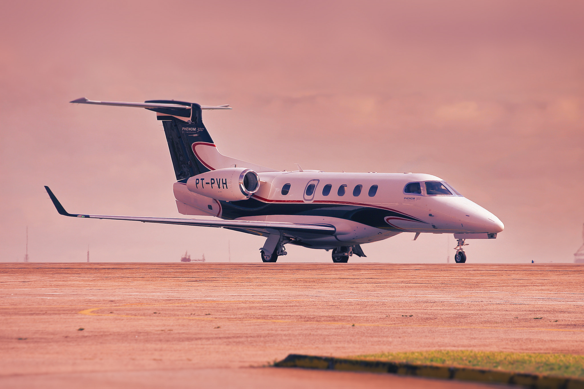 Canon EOS 30D + Canon EF 70-200mm F4L USM sample photo. Embraer phenom 300 photography