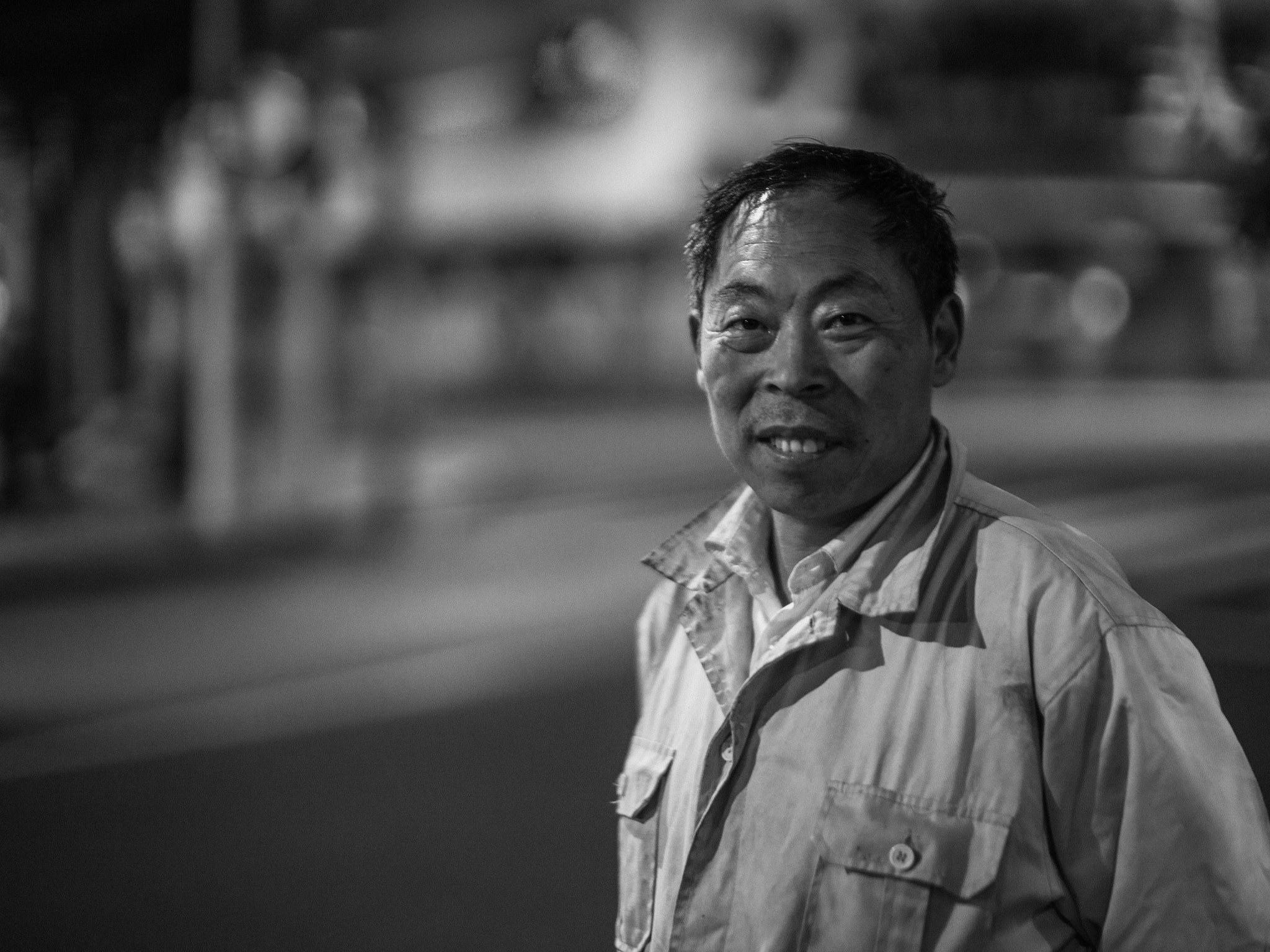 Leica Noctilux-M 50mm F0.95 ASPH sample photo. Street portrait shanghai china may 2016 photography