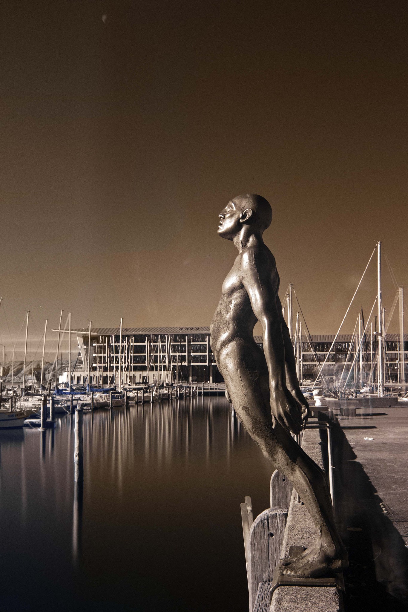 Canon EOS 650D (EOS Rebel T4i / EOS Kiss X6i) sample photo. Bronze man photography