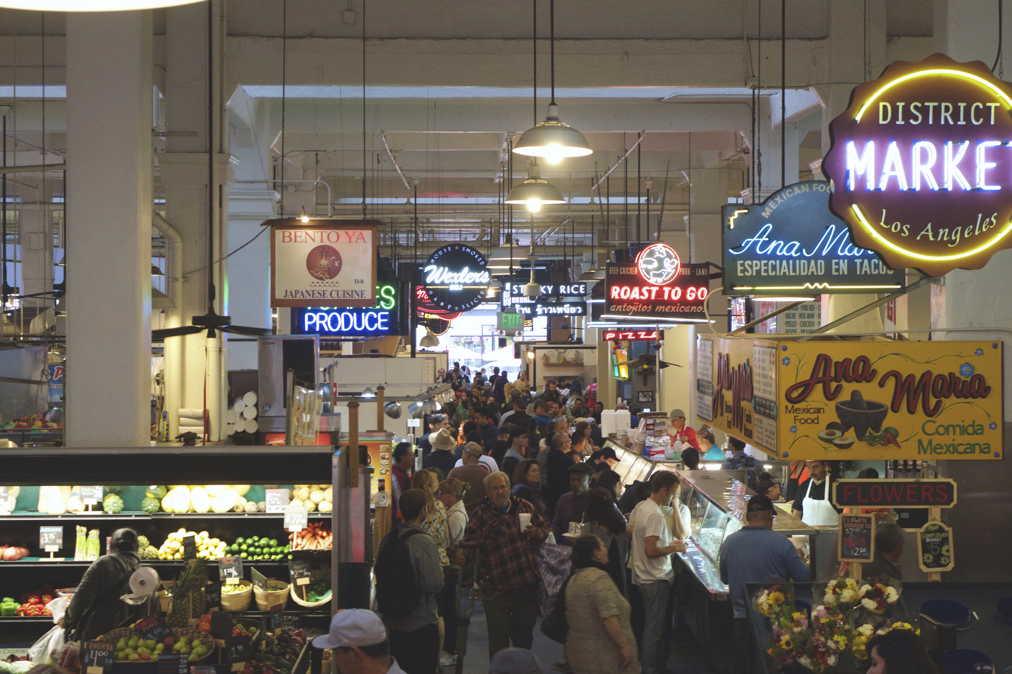 Sony Alpha NEX-7 + E 50mm F1.8 OSS sample photo. District market photography