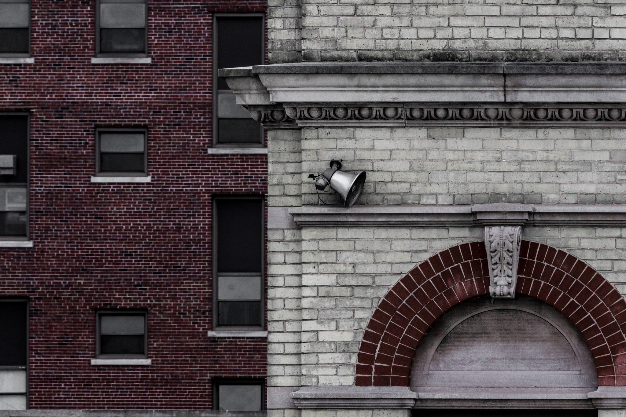 Canon EF-S 55-250mm F4-5.6 IS STM sample photo. Cornice & loudspeaker photography