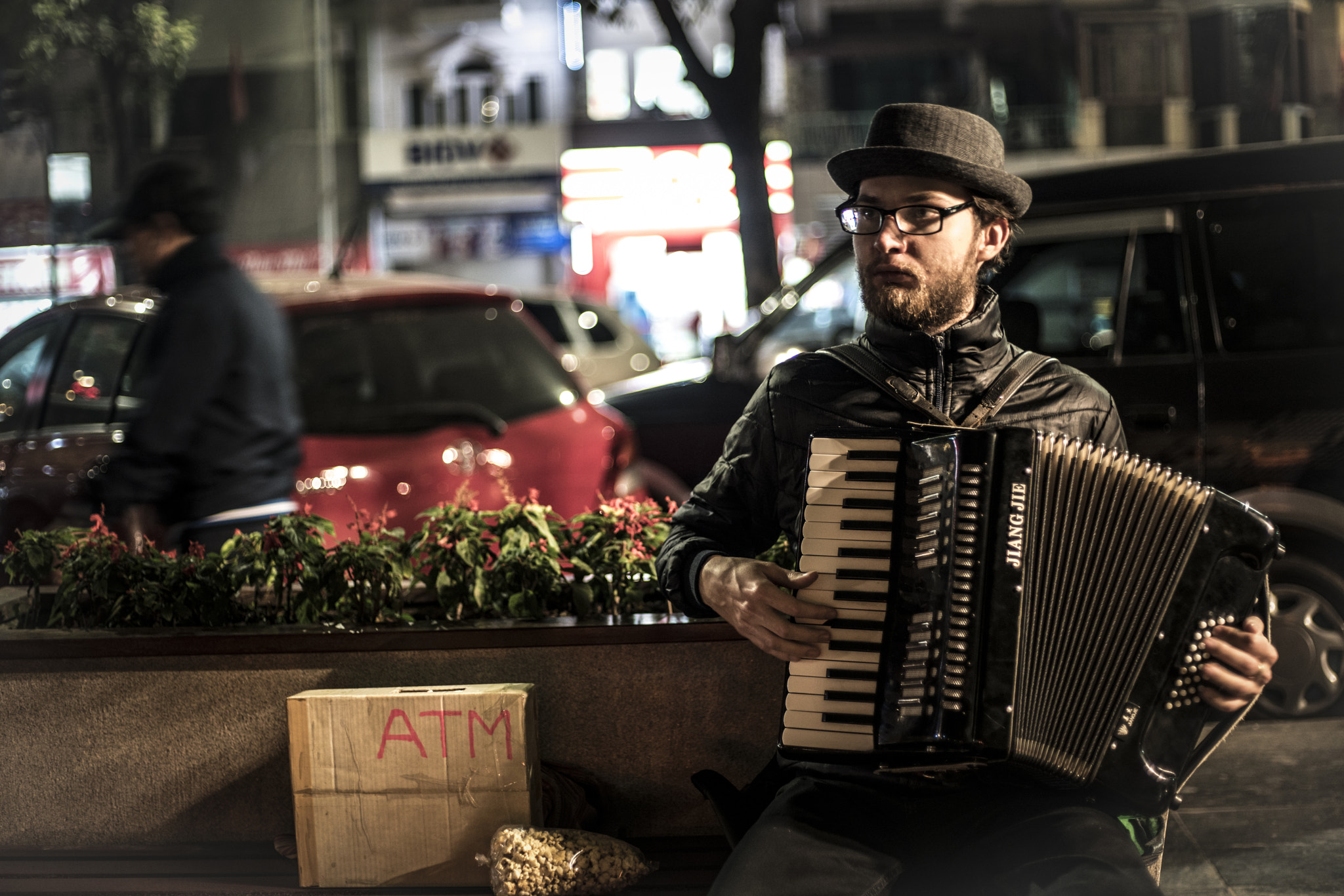 50mm F1.8 OSS sample photo. A random accordion player photography