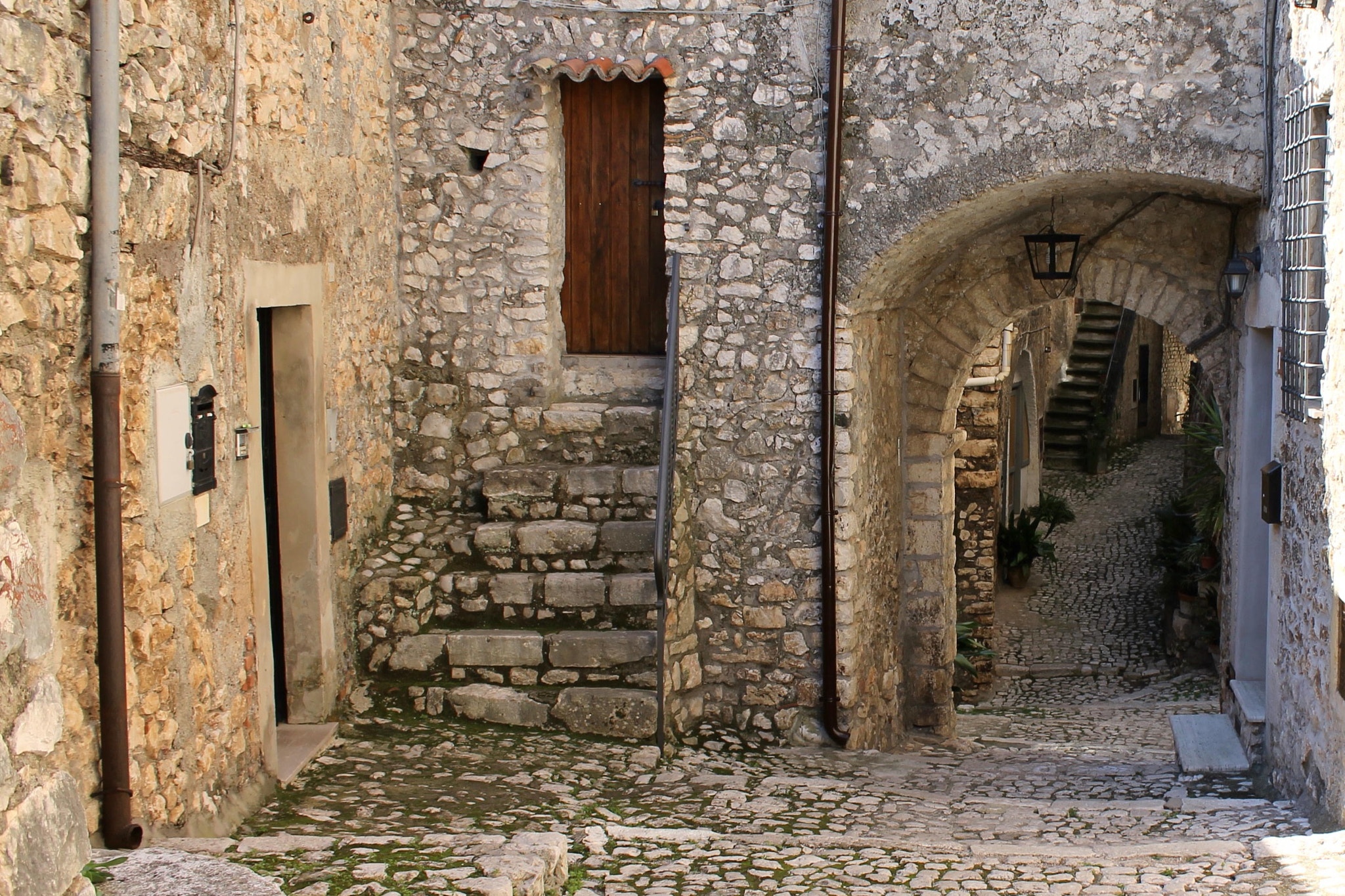 Canon EF-S 18-55mm F3.5-5.6 III sample photo. Borgo medievale di sermoneta photography