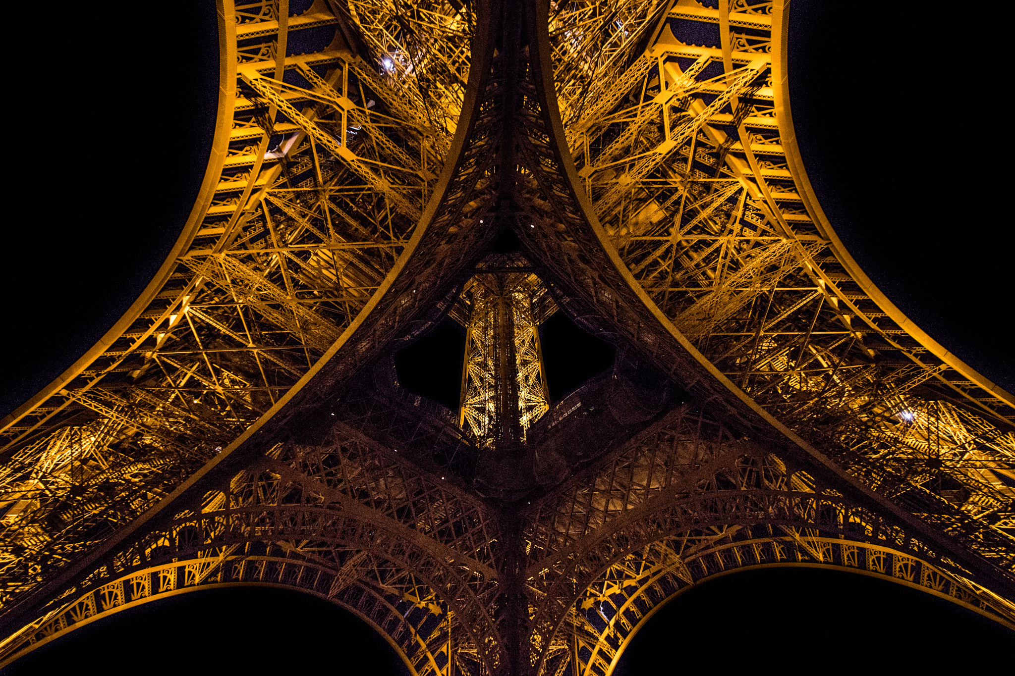 Canon EF-S 10-22mm F3.5-4.5 USM sample photo. Eiffel tower photography