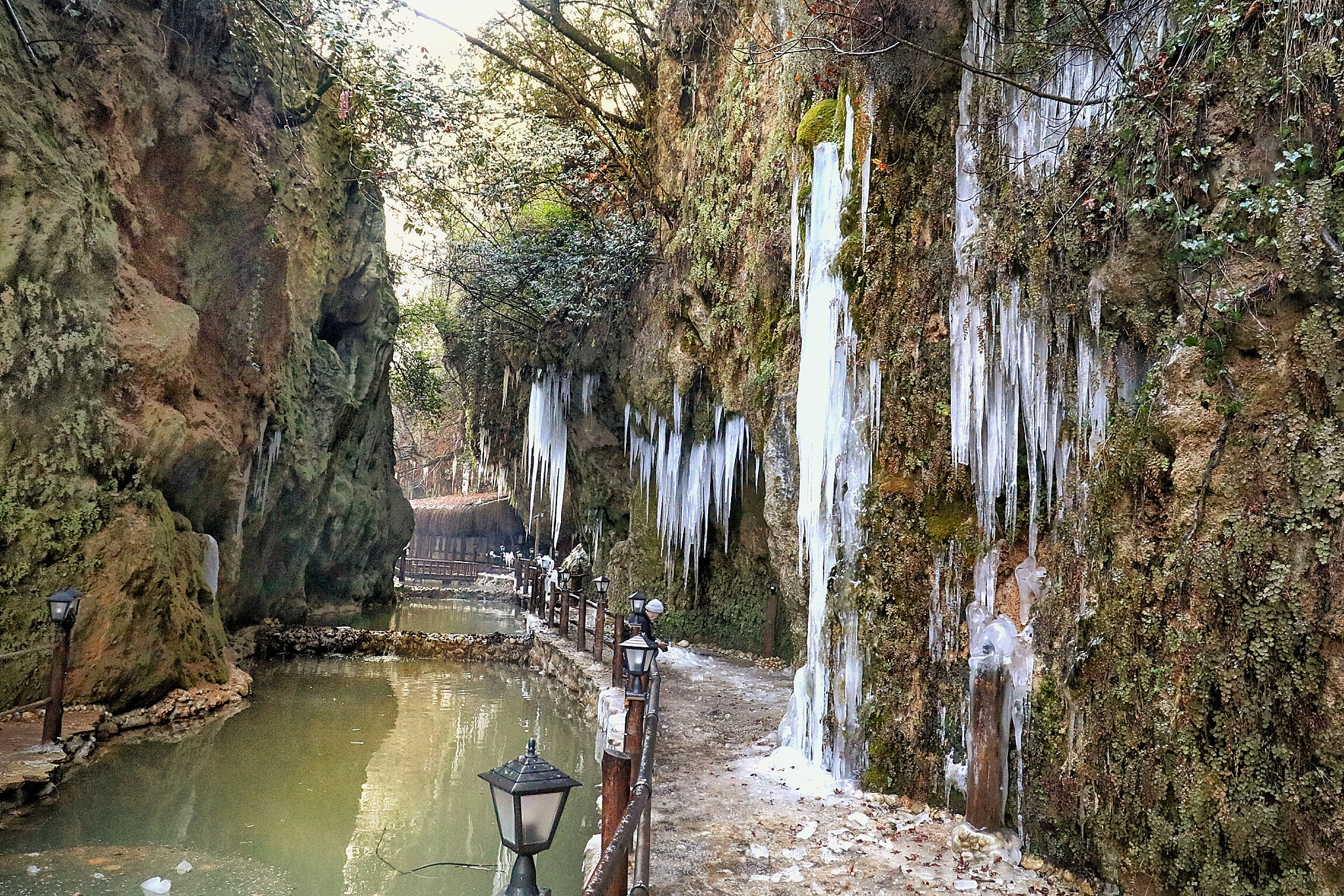 Canon EF 16-35mm F4L IS USM sample photo. Ice photography