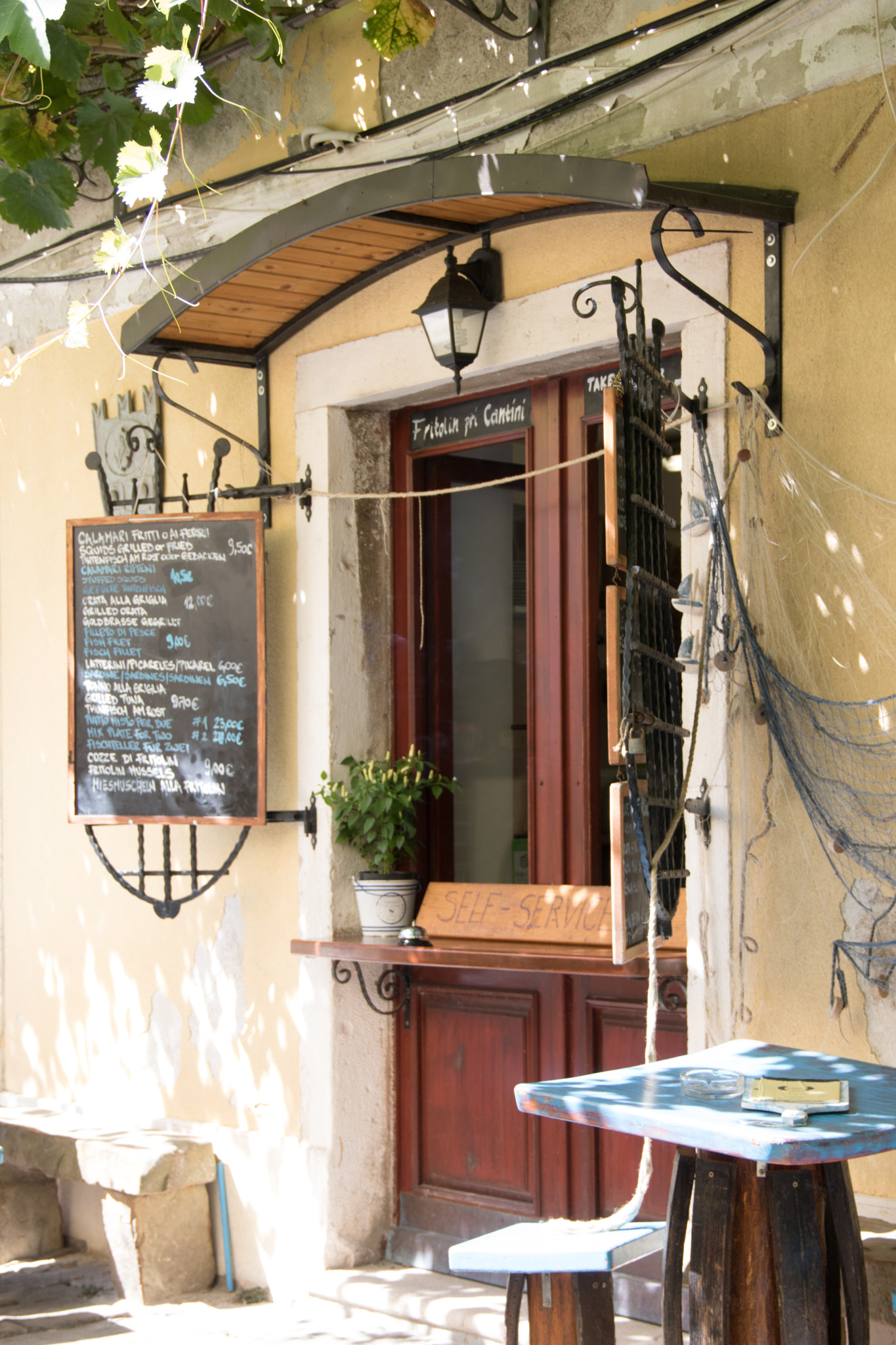 Canon EOS 760D (EOS Rebel T6s / EOS 8000D) sample photo. Slovenian cantina photography