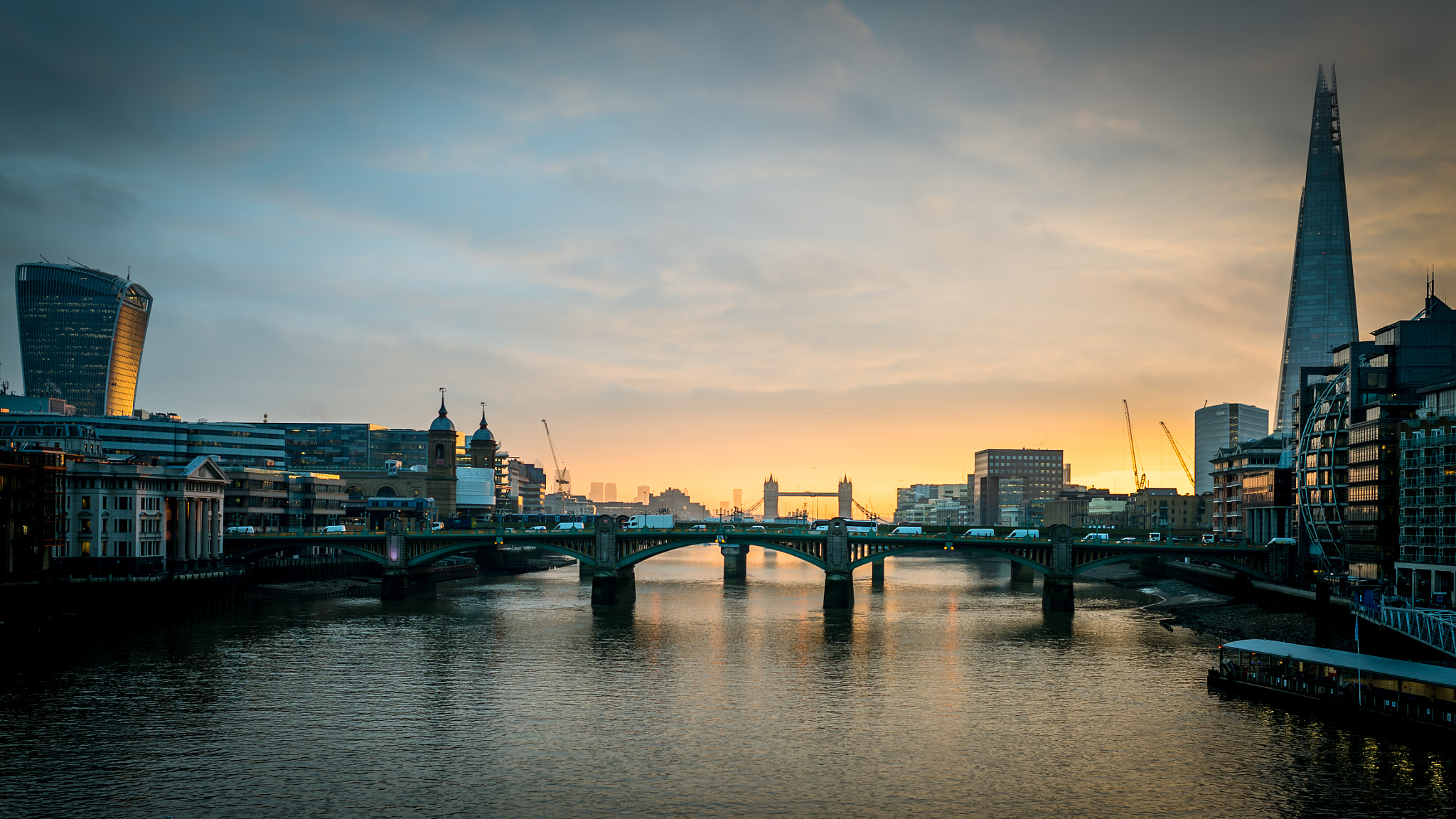 Nikon Df + Nikon AF-S Nikkor 35mm F1.4G sample photo. London sunrise photography