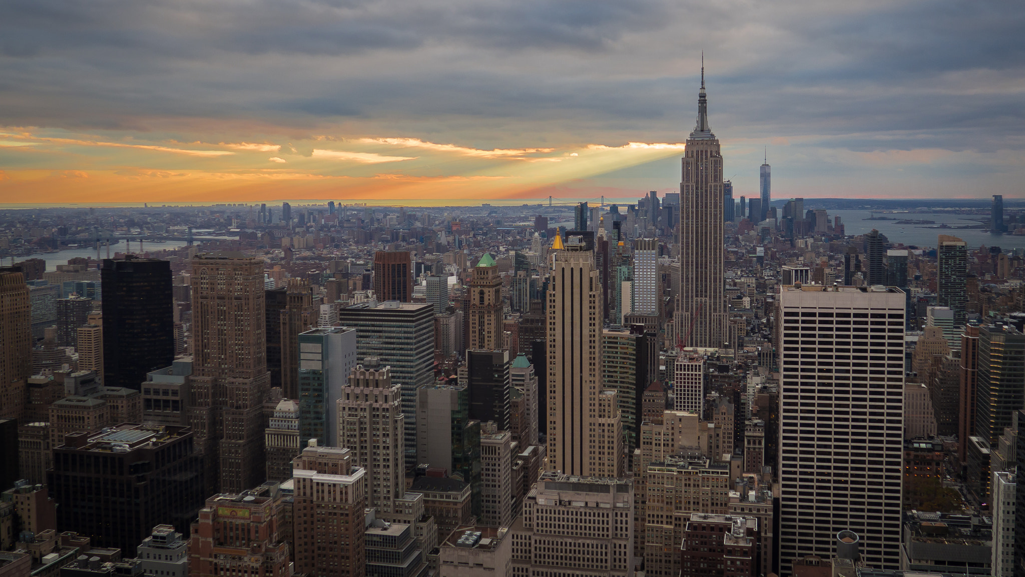 Olympus M.Zuiko Digital 14-42mm F3.5-5.6 II R sample photo. Empire state landscape photography