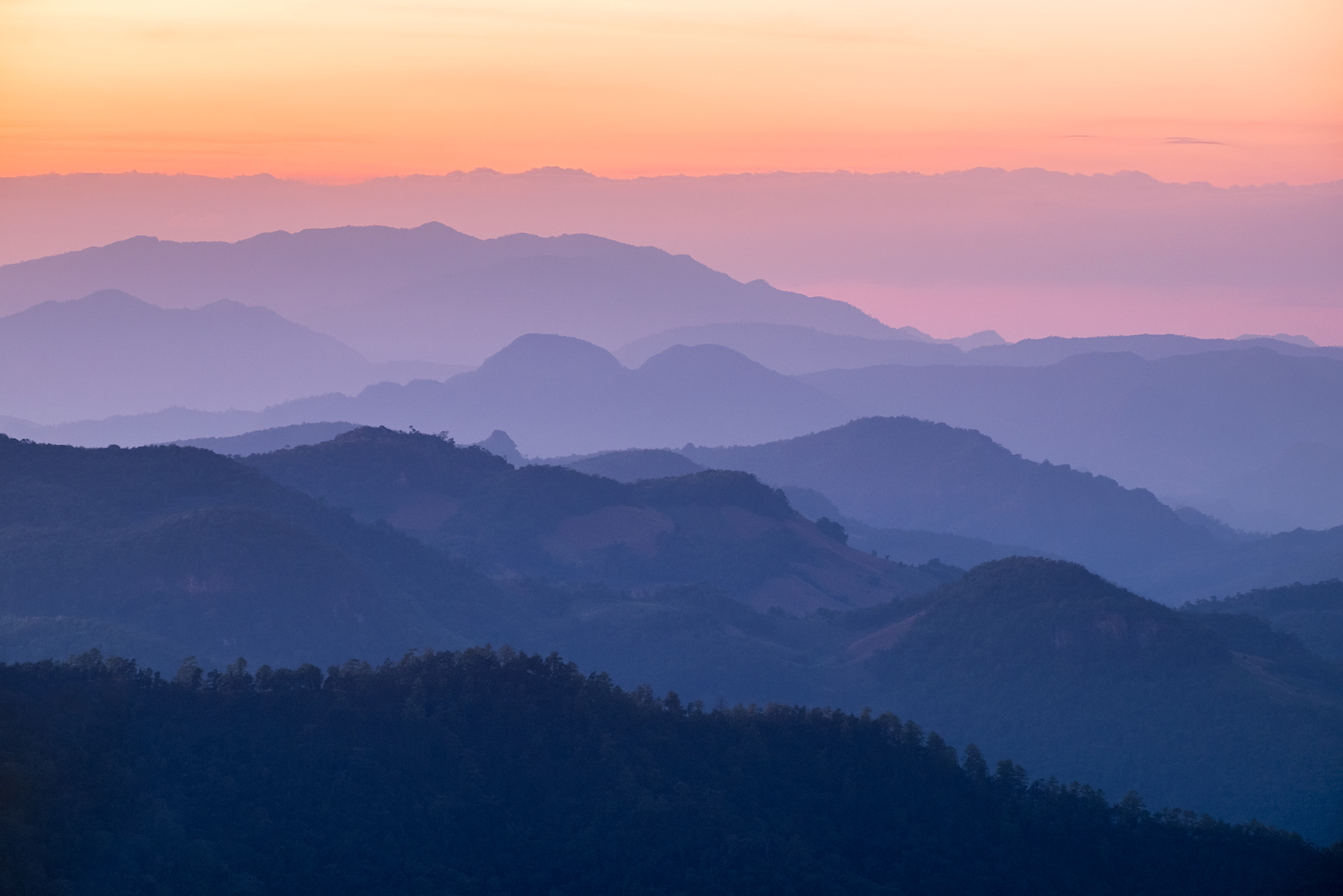 Fujifilm X-E2 + Fujifilm XF 55-200mm F3.5-4.8 R LM OIS sample photo. Layer colorful mountain photography