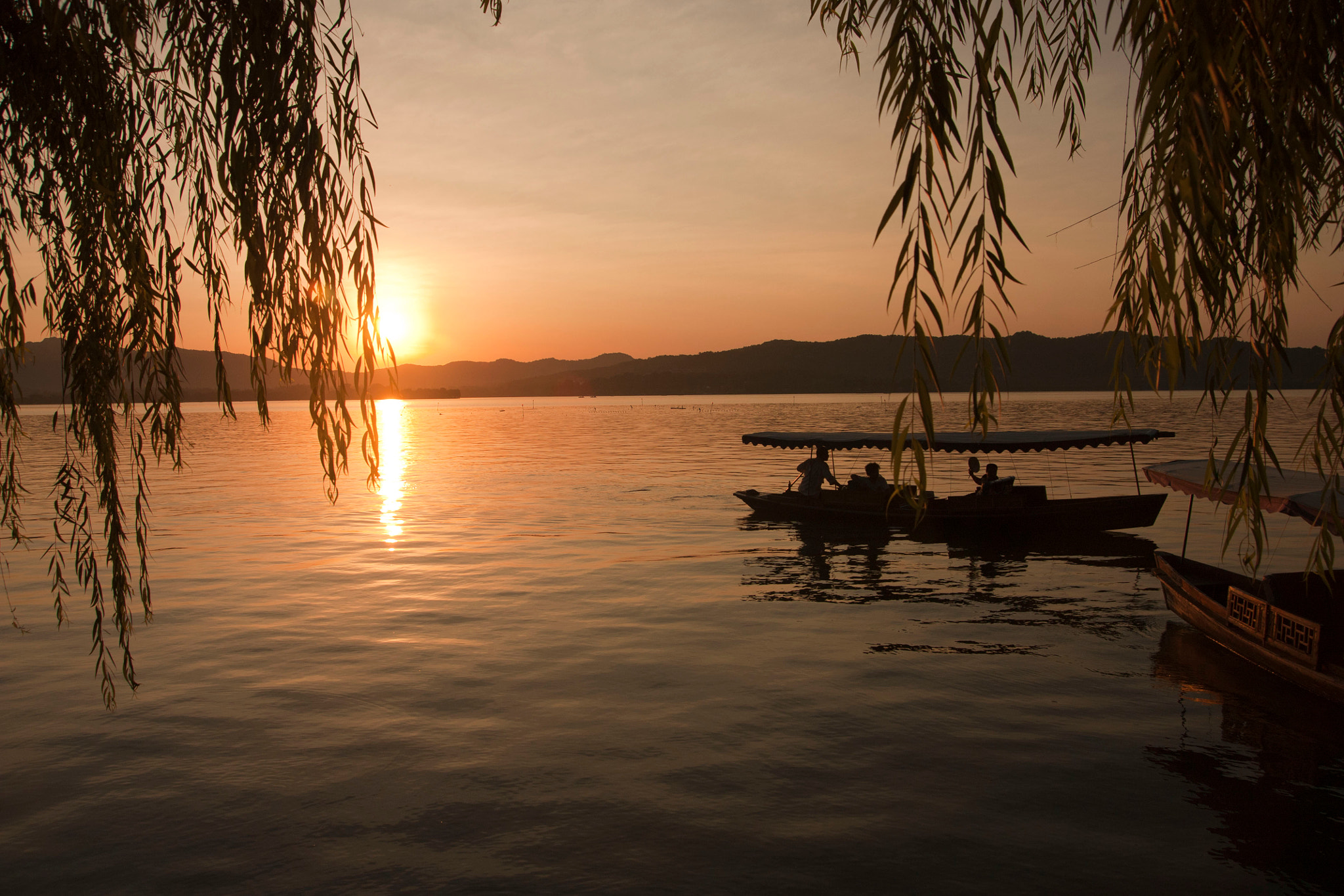 Tamron SP AF 17-50mm F2.8 XR Di II LD Aspherical (IF) sample photo. Lake photography