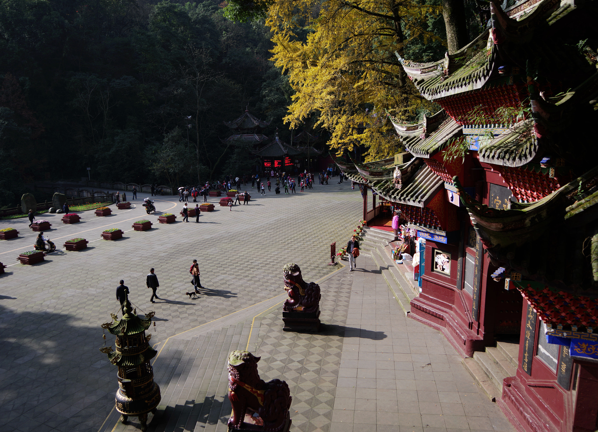 smc PENTAX-FA 645 33-55mm F4.5 AL sample photo. Quiet temple photography