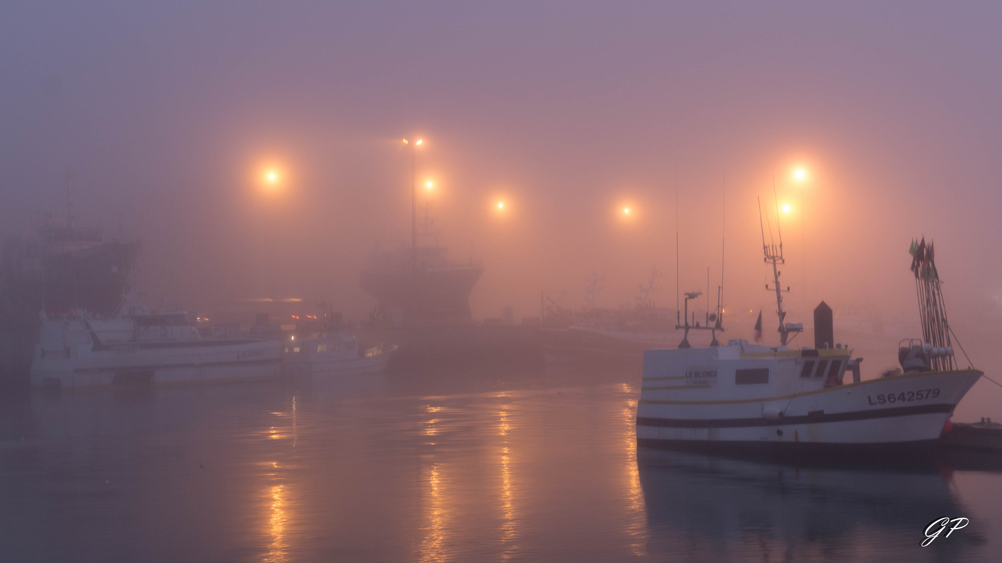 Canon EF-S 18-55mm F3.5-5.6 III sample photo. Morningfog photography
