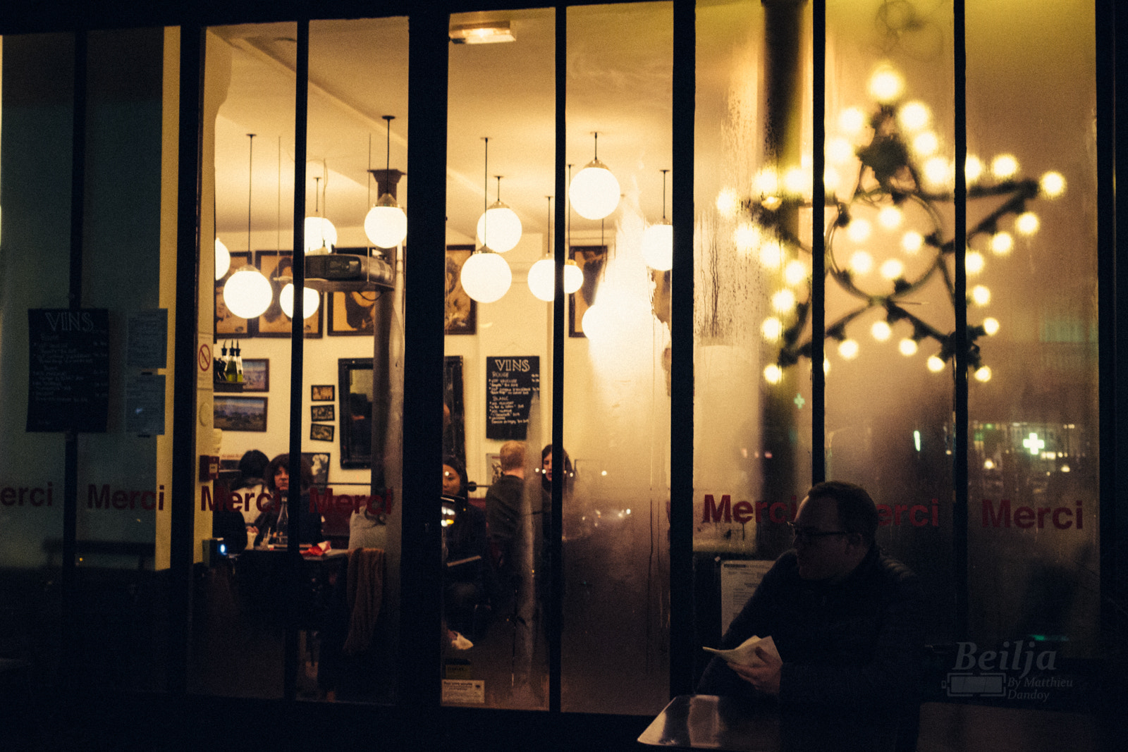 Canon EF 28mm F2.8 IS USM sample photo. Outside the café photography