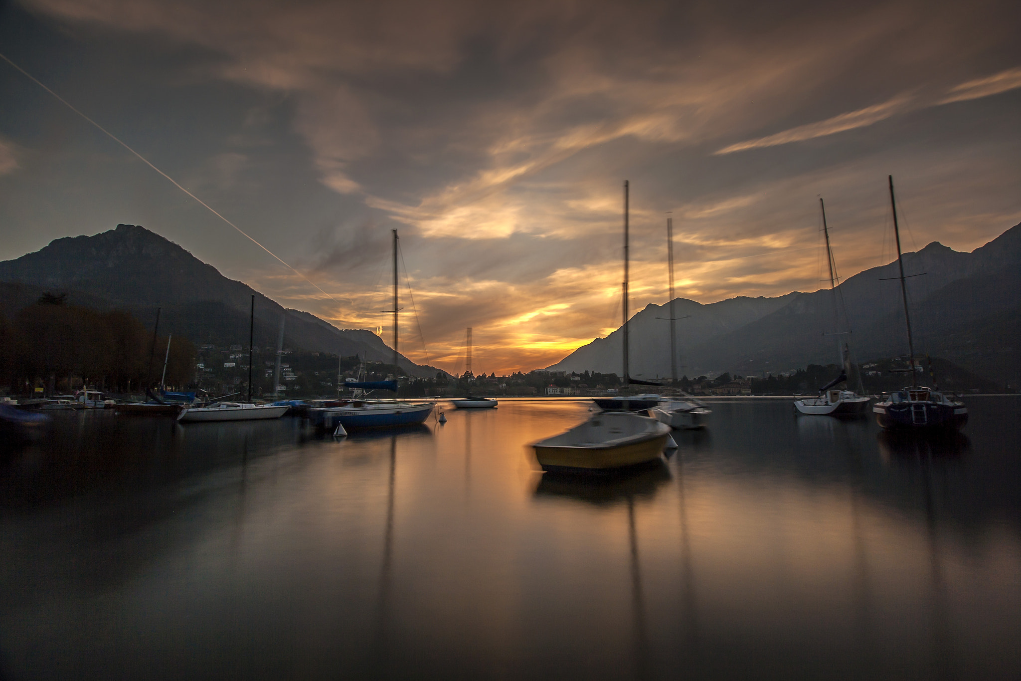 Canon EOS 1000D (EOS Digital Rebel XS / EOS Kiss F) sample photo. Sunset over como lake photography