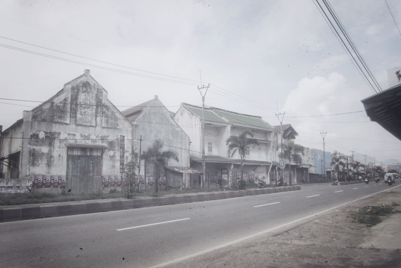 Canon PowerShot ELPH 300 HS (IXUS 220 HS / IXY 410F) sample photo. Rumah tua photography