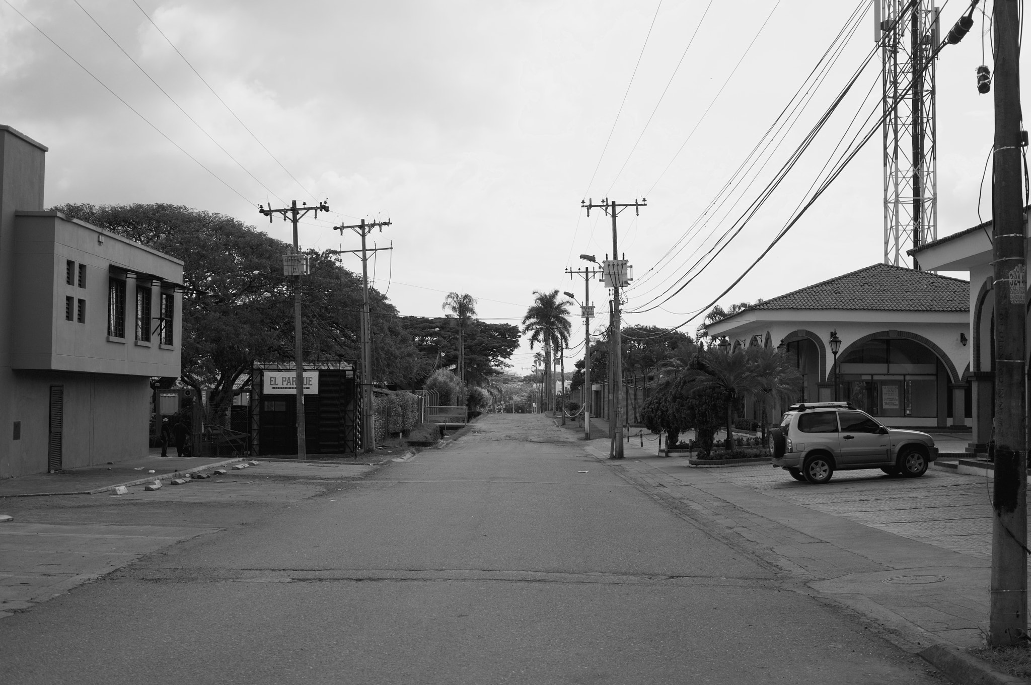 Sony Alpha NEX-6 + Sigma 30mm F2.8 EX DN sample photo. Street in cali, colombia photography