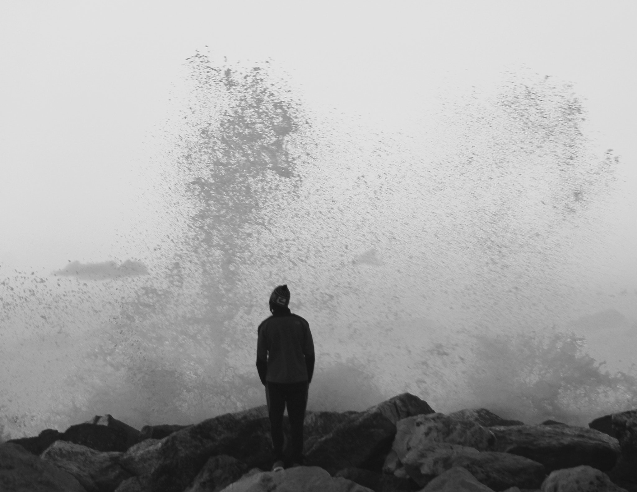 Canon EOS 1200D (EOS Rebel T5 / EOS Kiss X70 / EOS Hi) sample photo. Man & sea at the winter photography