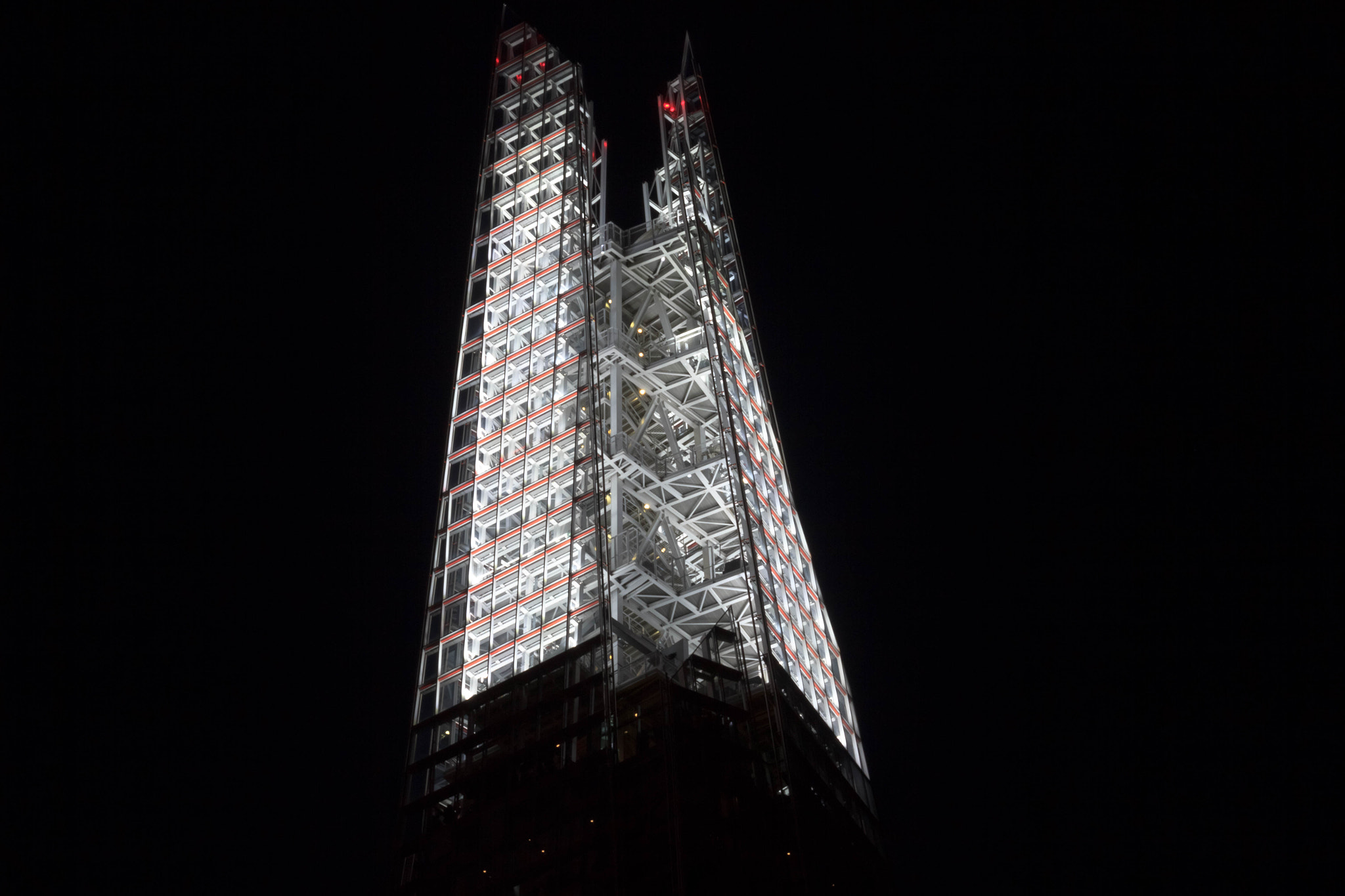 Canon EOS 550D (EOS Rebel T2i / EOS Kiss X4) sample photo. Tip of the shard photography