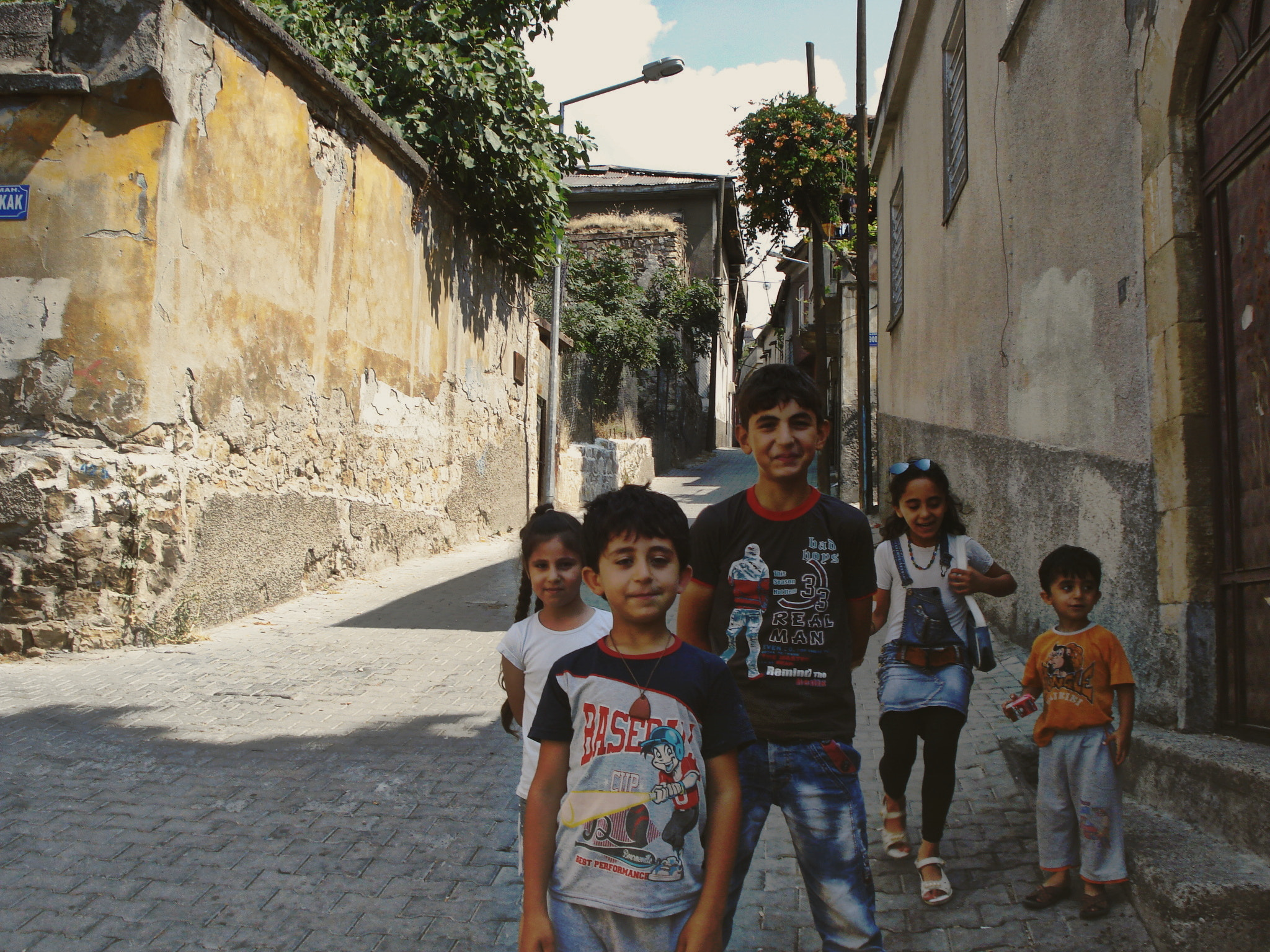 Sony DSC-W35 sample photo. Syrian refugee children photography