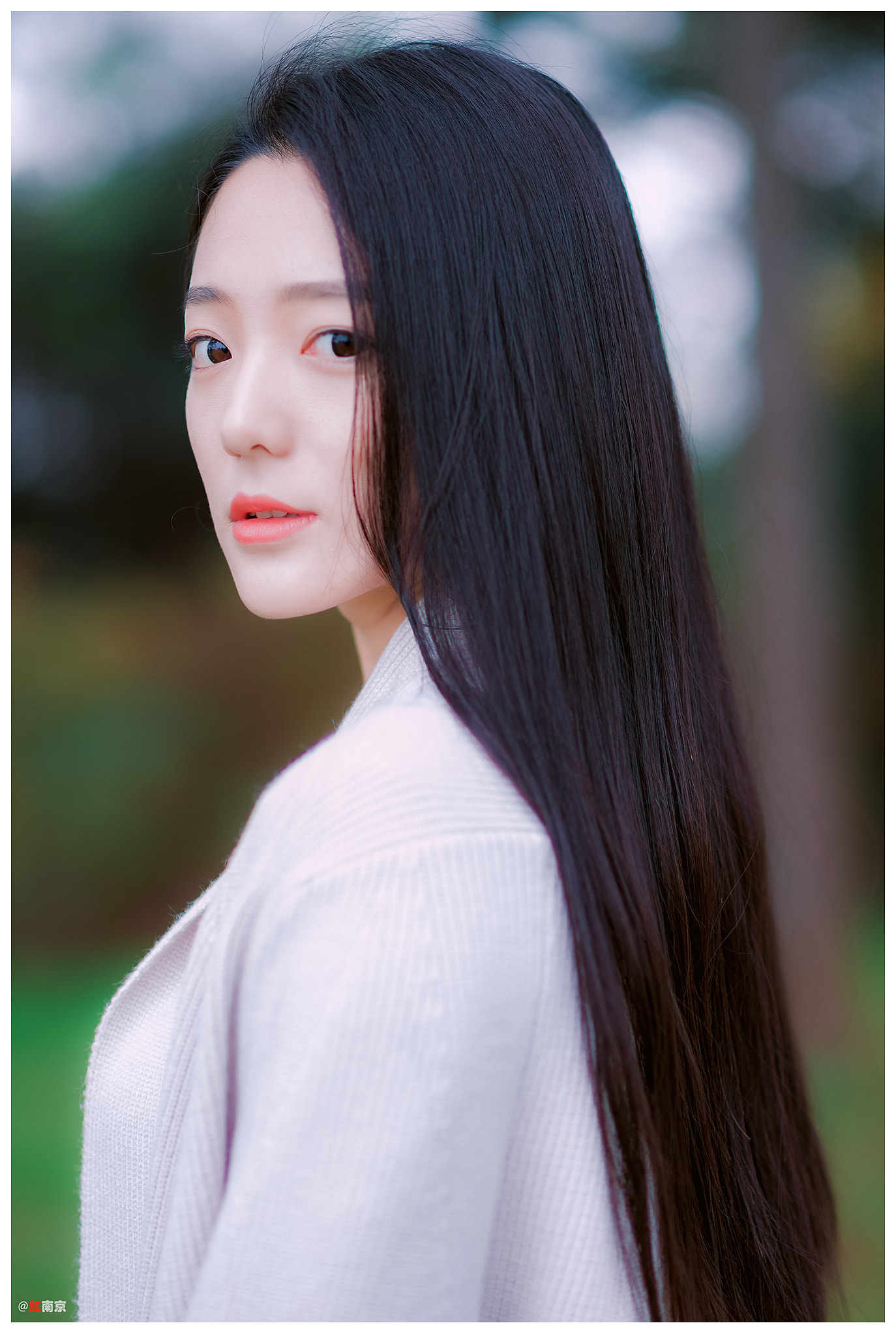 Sony Planar T* 85mm F1.4 ZA sample photo. My model photography