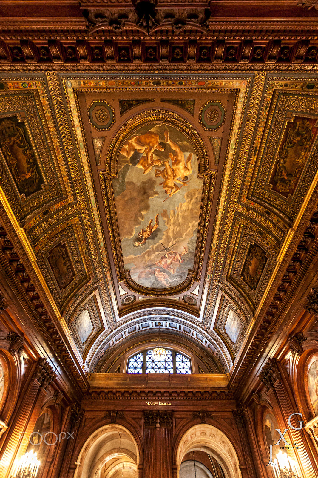 Sigma 10-20mm F3.5 EX DC HSM sample photo. Ceiling photography
