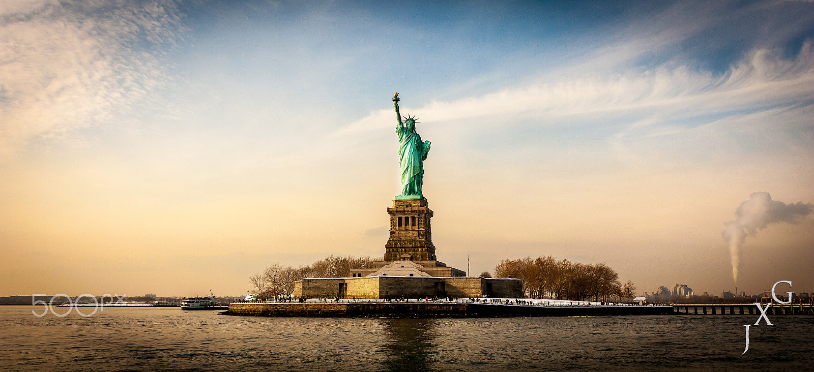 Sigma 10-20mm F3.5 EX DC HSM sample photo. Statue of liberty photography