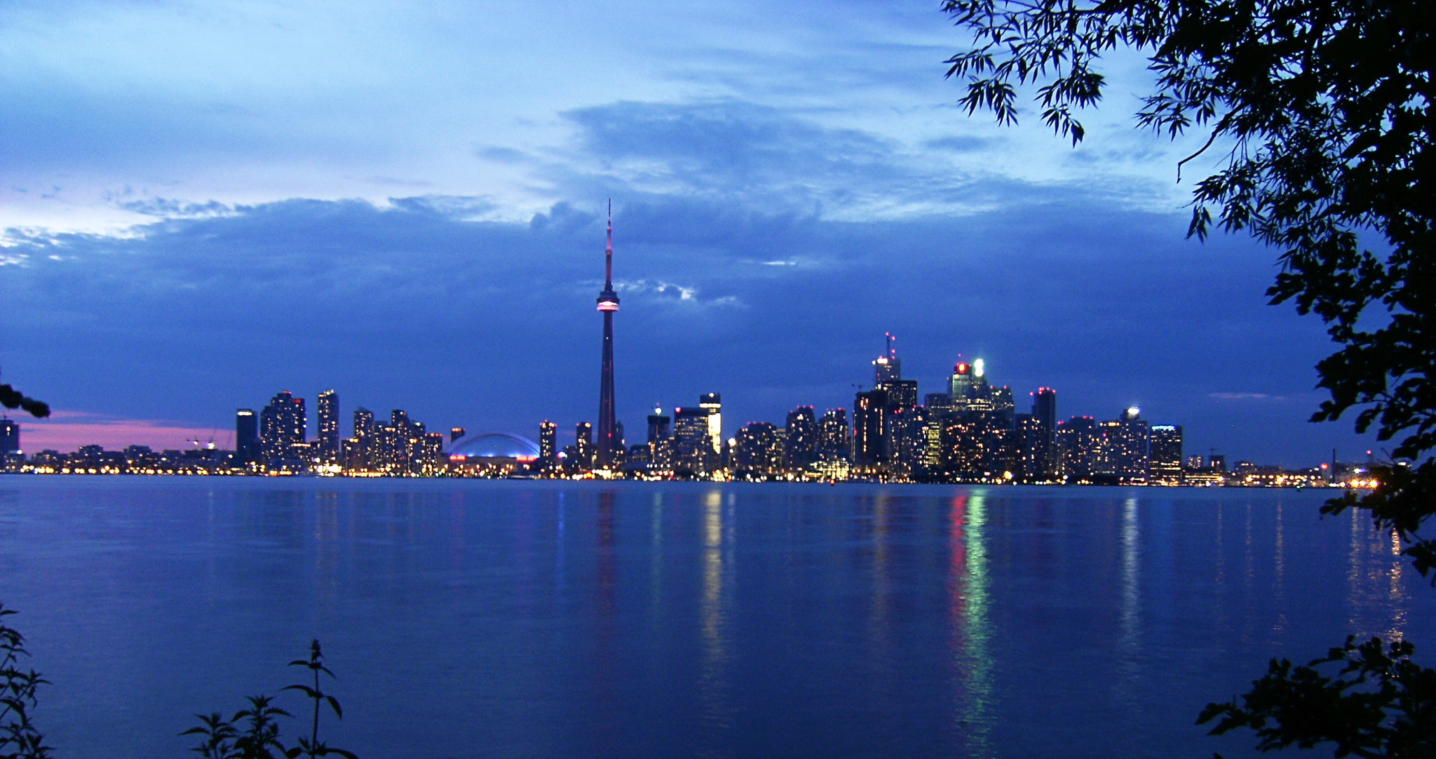 Fujifilm FinePix F480 sample photo. Toronto - nightskyline photography