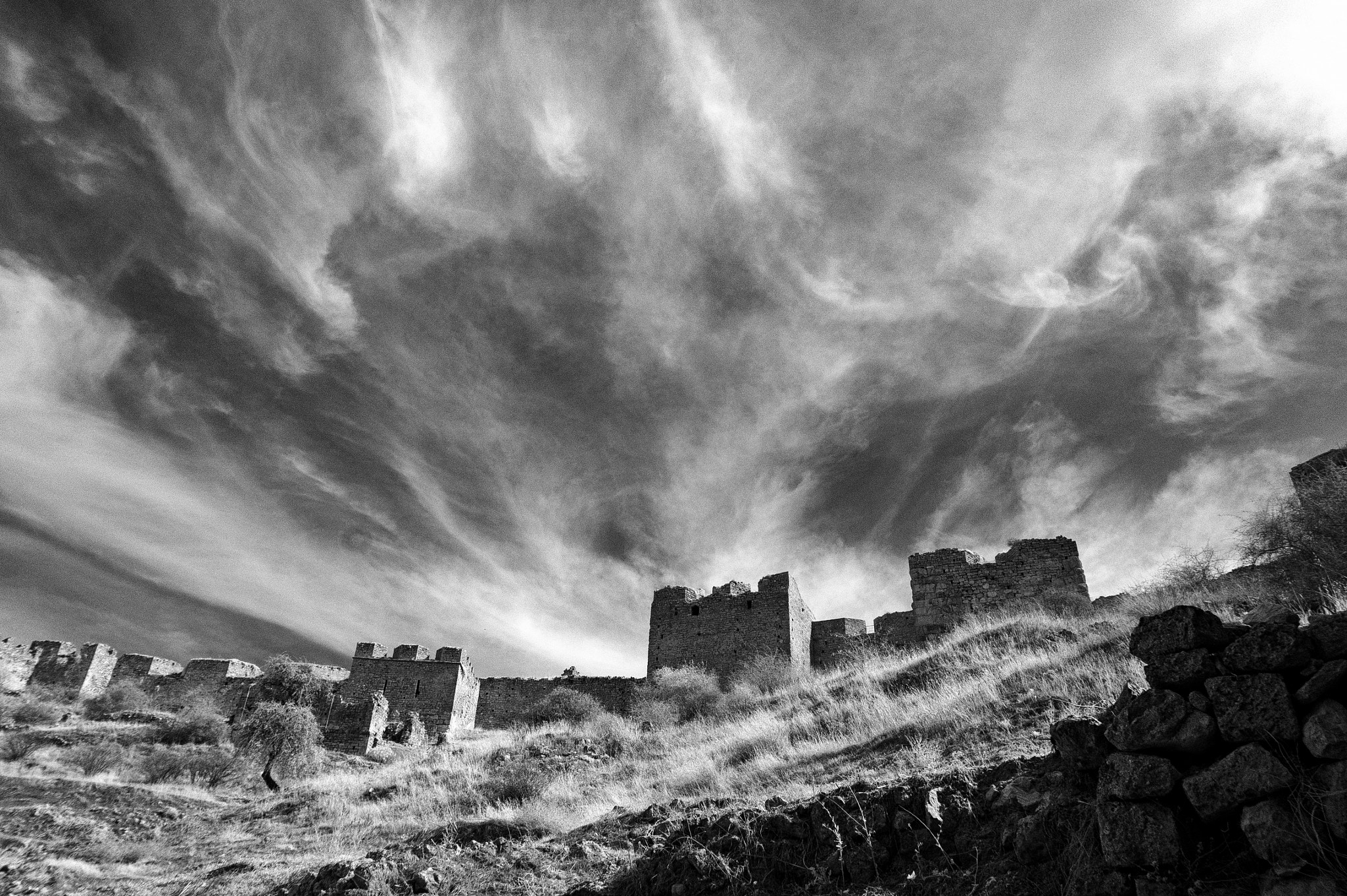 Sony Alpha NEX-5 sample photo. Ominous clouds above the castle photography