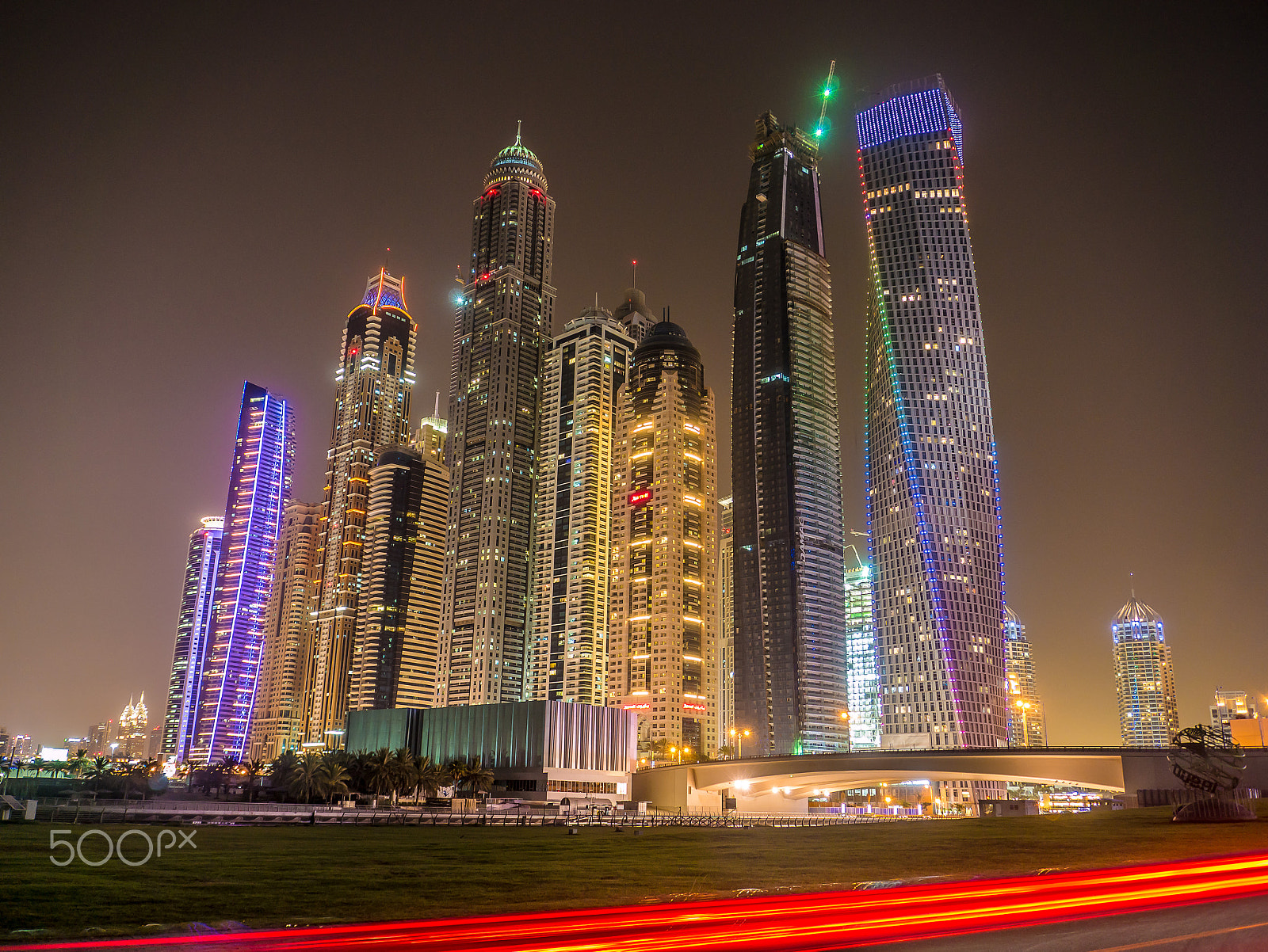 Panasonic Lumix DMC-GX7 sample photo. Marina towers photography