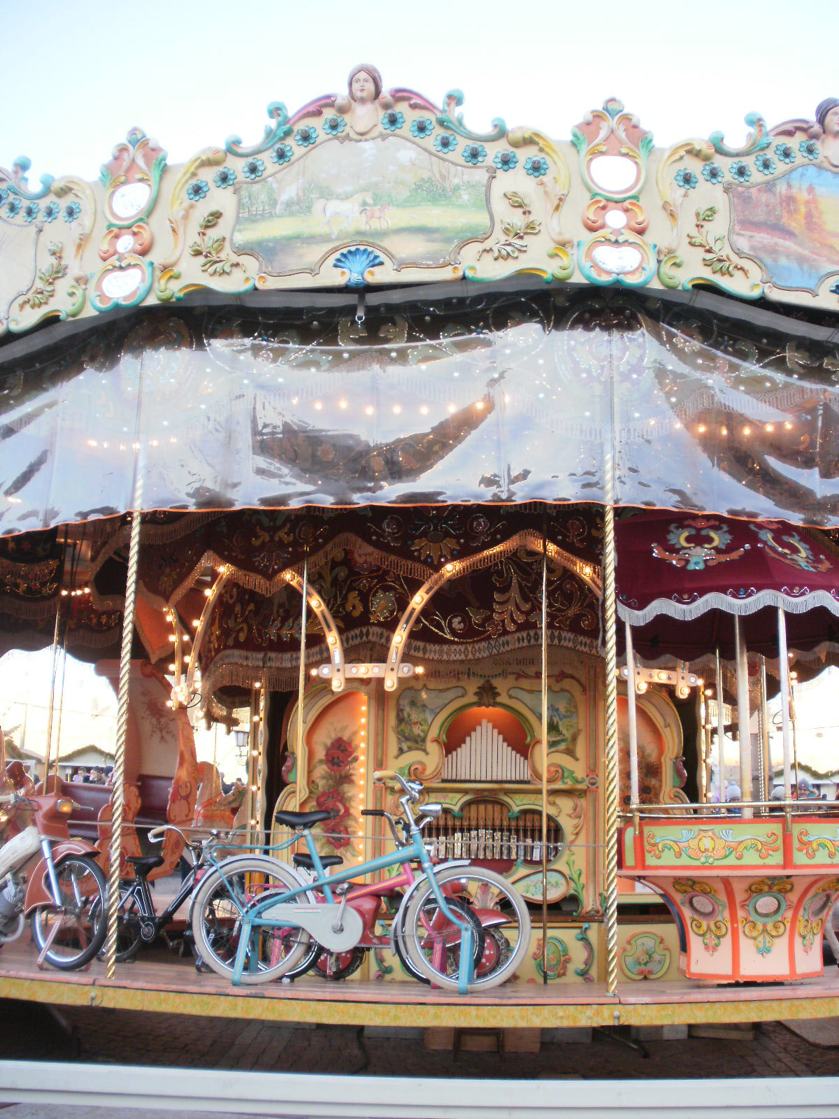 Olympus FE46,X41,X42 sample photo. Carousel photography