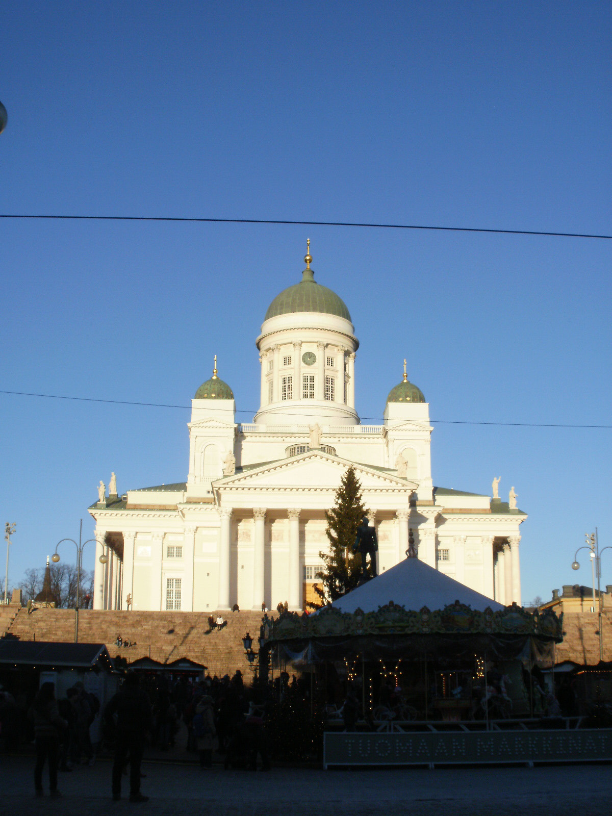 Olympus FE46,X41,X42 sample photo. The market under the church photography